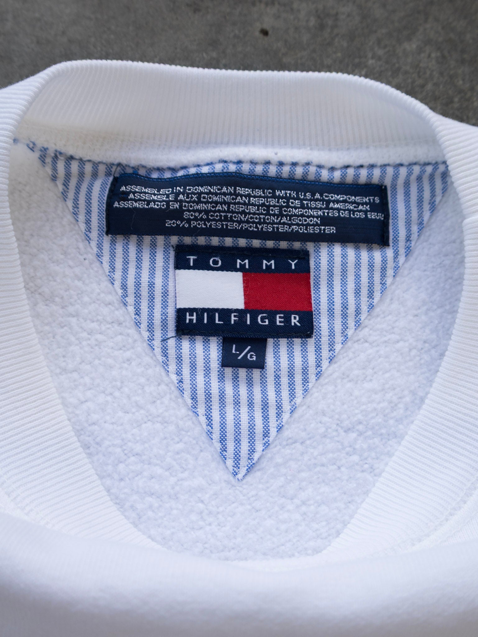 Vintage White Tommy Hilfiger Sweatshirt (L)