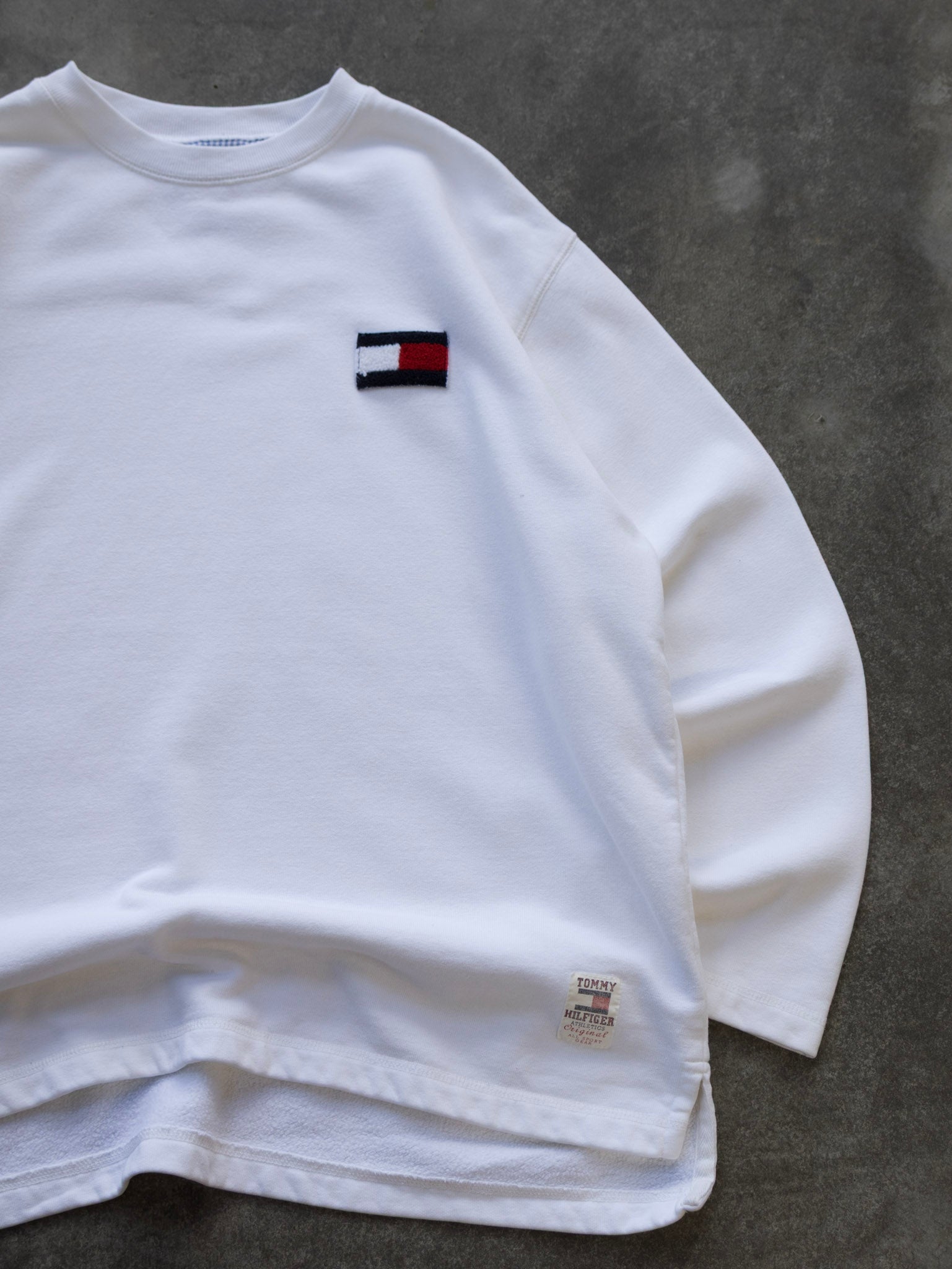 Vintage White Tommy Hilfiger Sweatshirt (L)