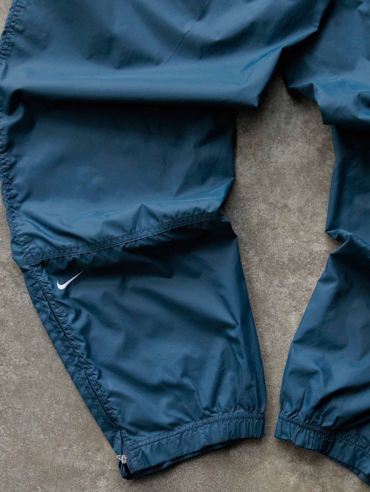 Vintage 00s Navy Nike Track Pants (16-18Y)