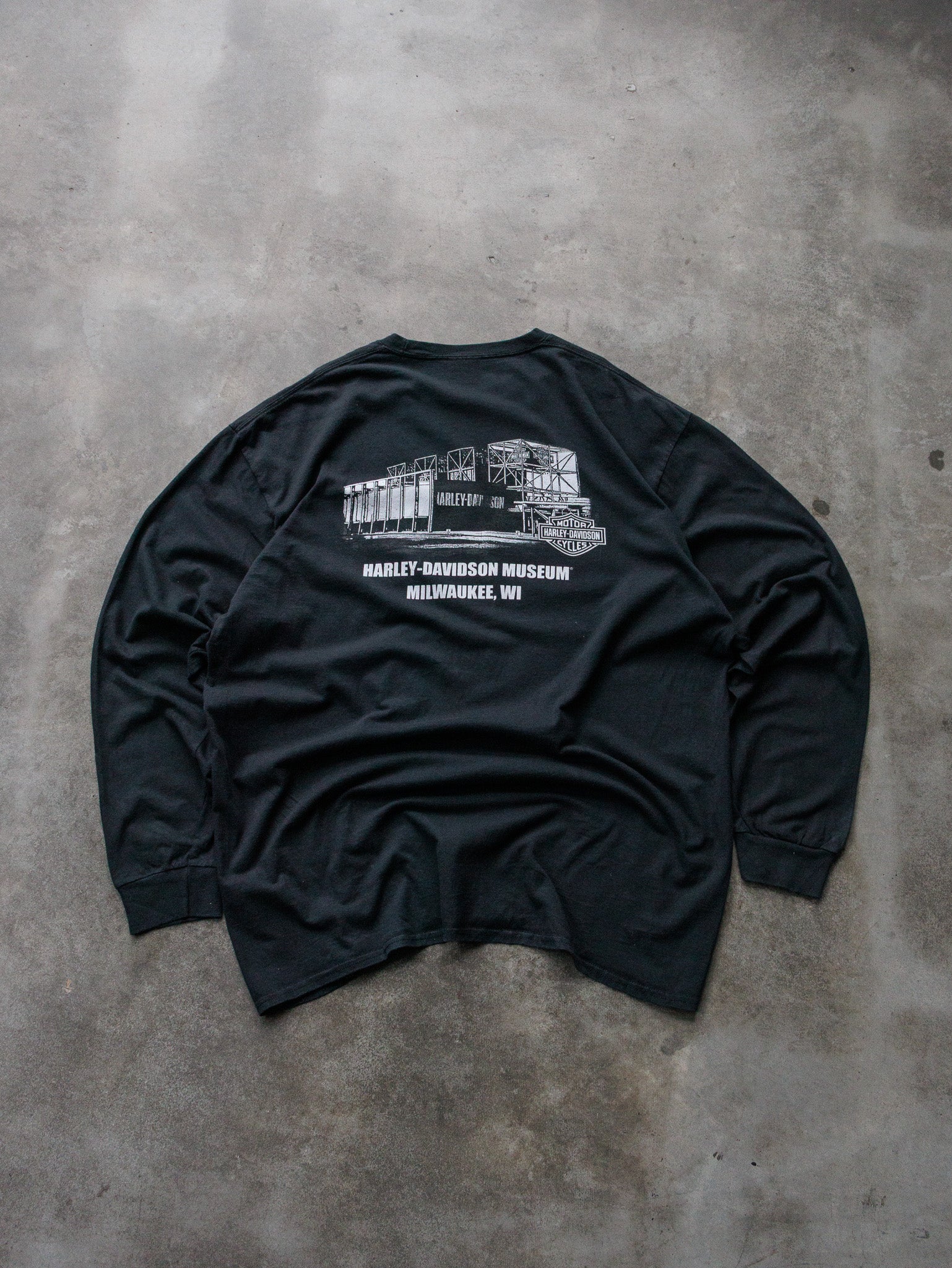 Vintage Black Harley-Davidson Museum Milwaukee Long Sleeve Tee (2XL)