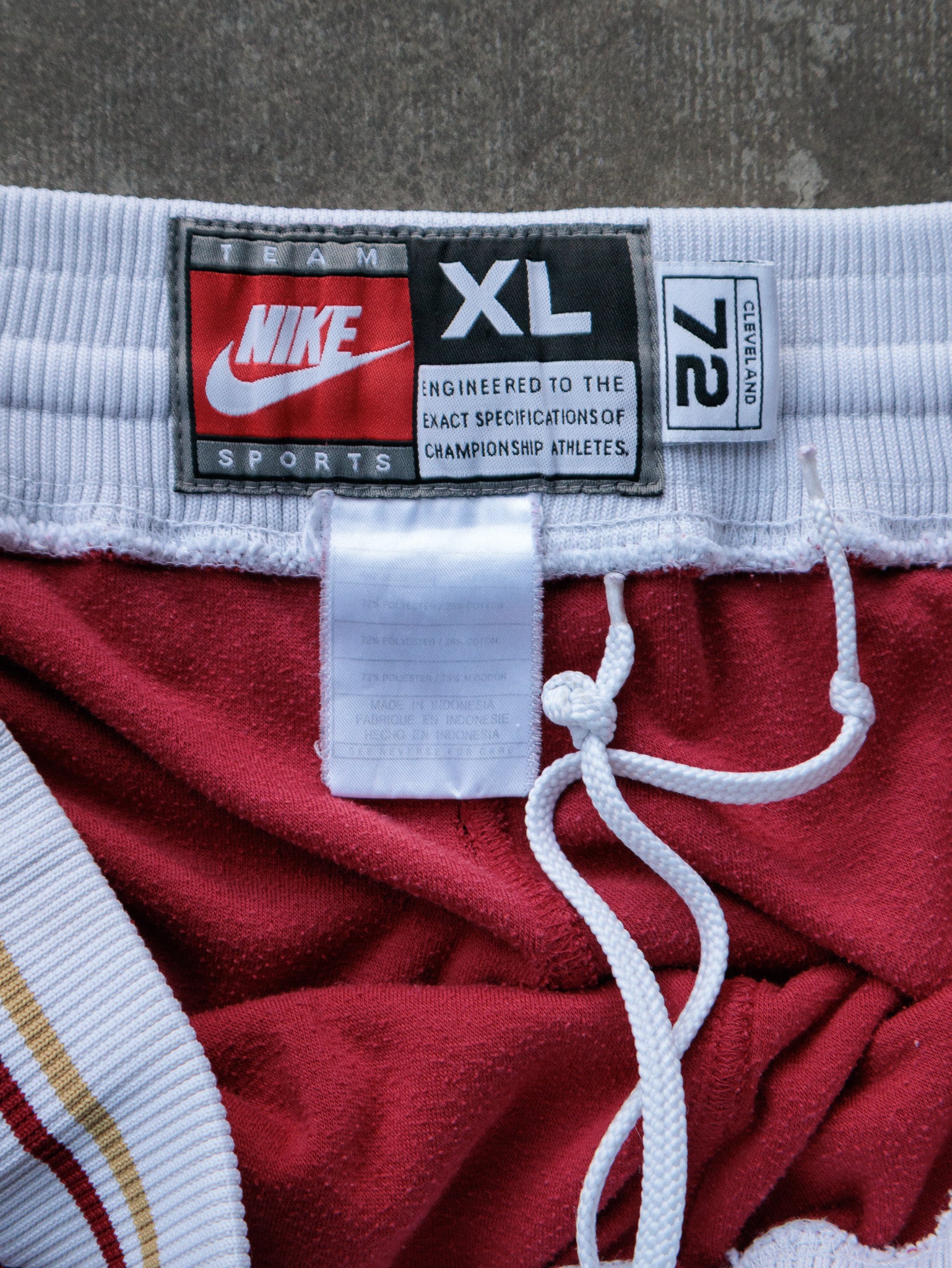 Vintage 90s Red Nike Cleveland Cavaliers Pants (XL)