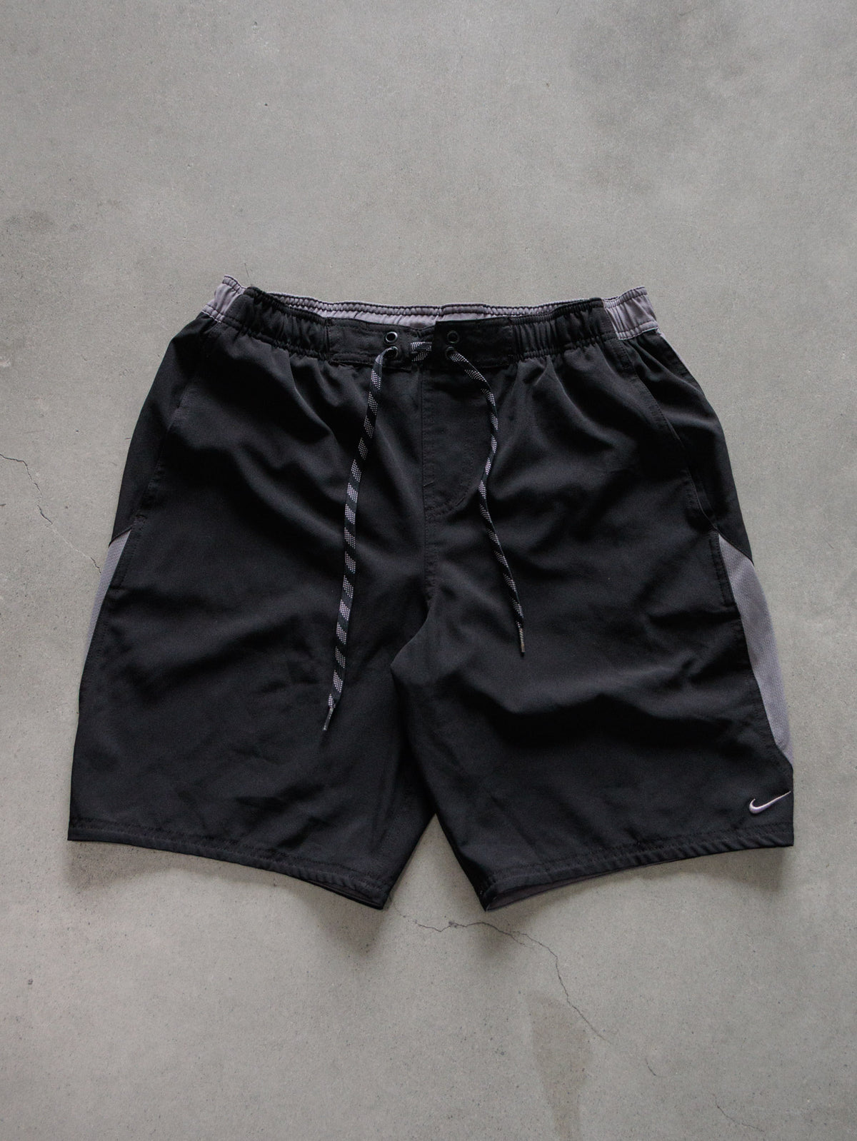 Vintage 00s Black Nike Shorts (M)