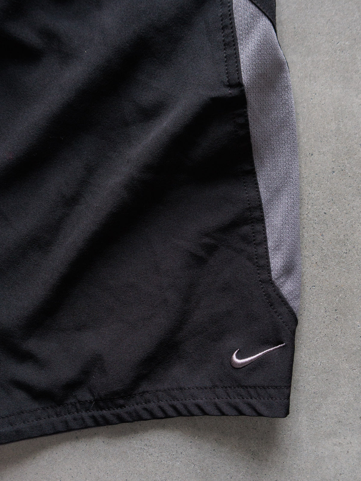 Vintage 00s Black Nike Shorts (M)
