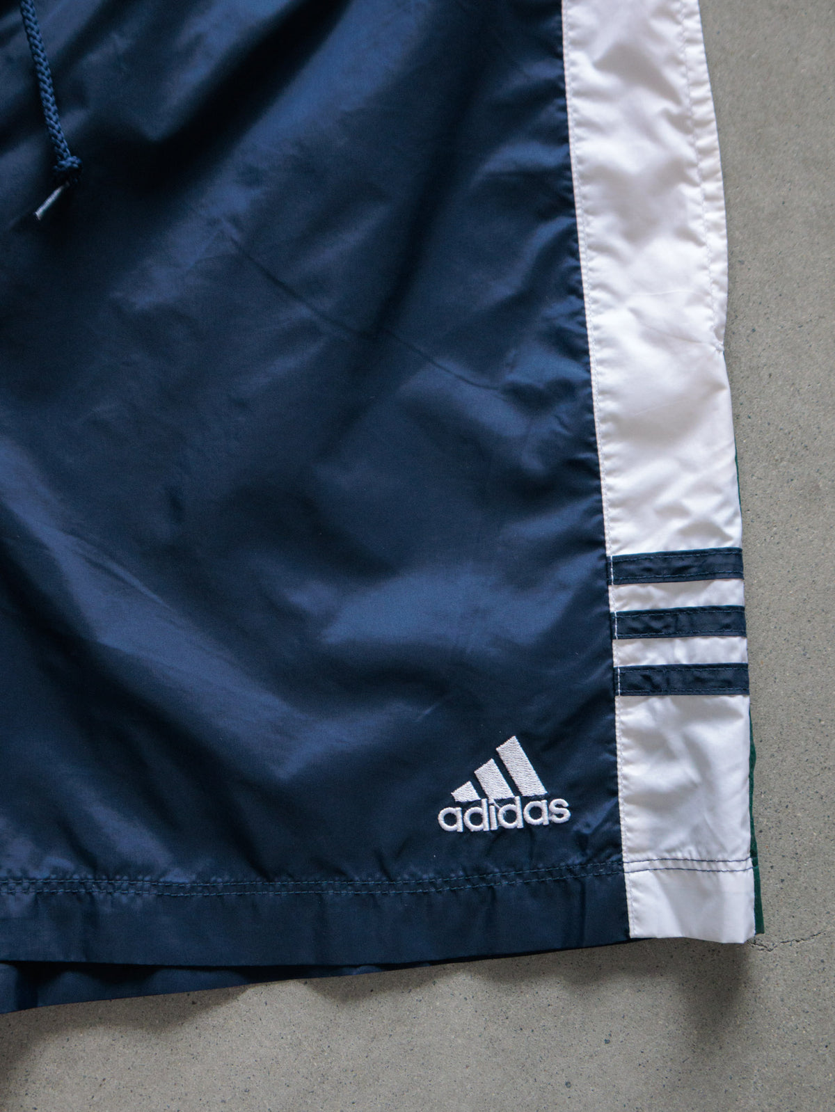 Vintage 00s Navy Adidas Shorts (M)