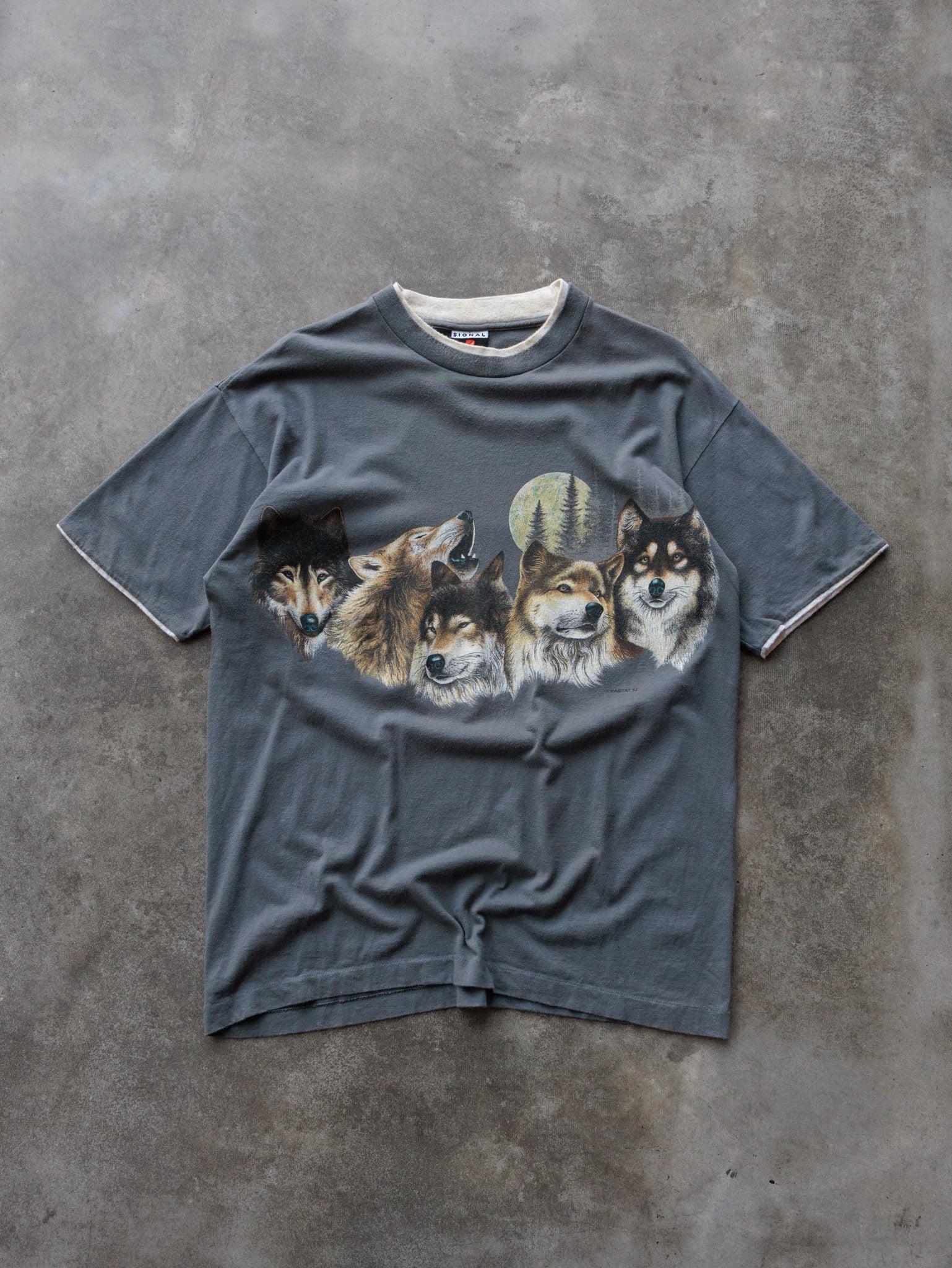 Vintage 1992 Grey Signal Sports Wolf Tee (L)