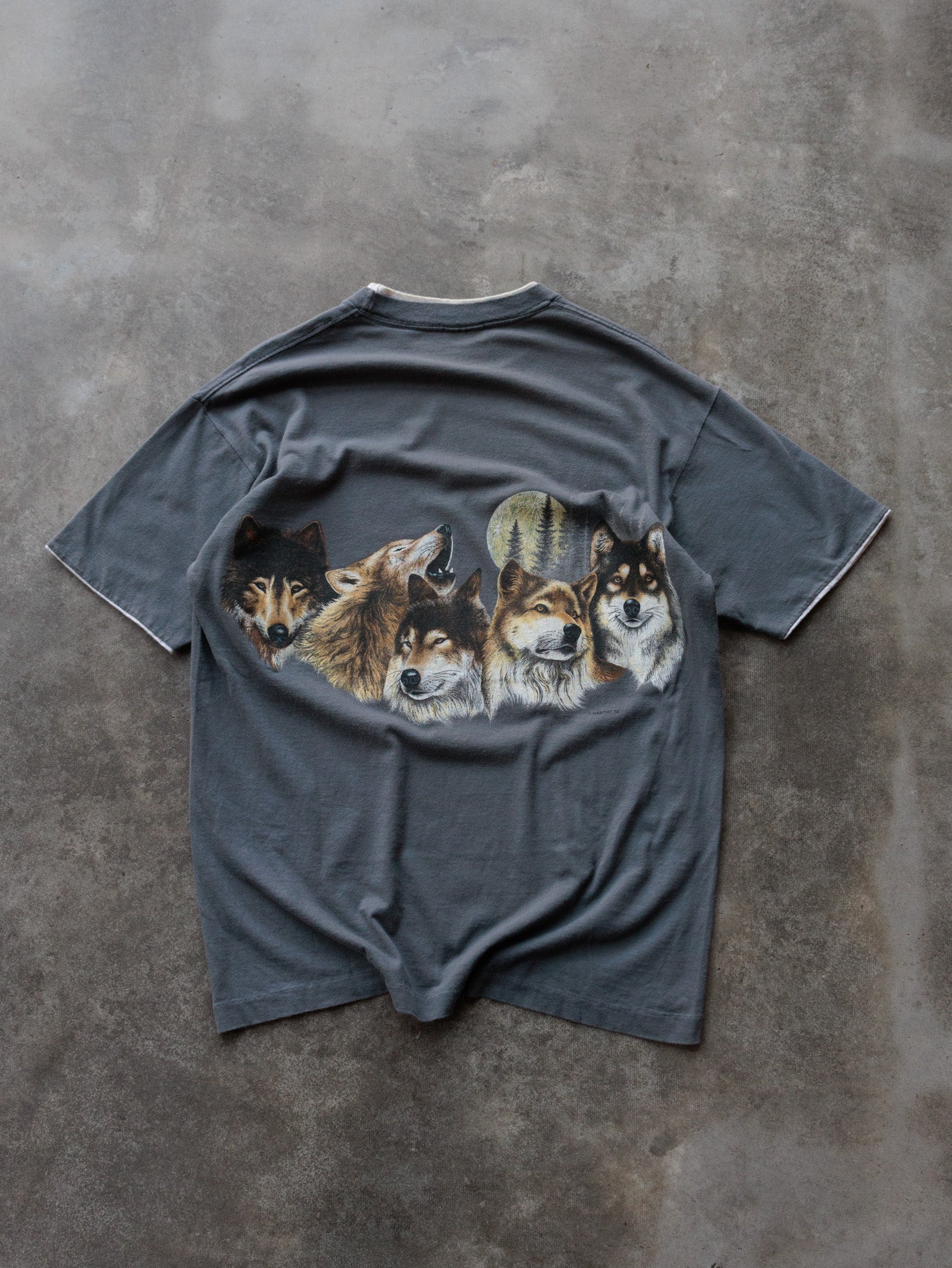 Vintage 1992 Grey Signal Sports Wolf Tee (L)