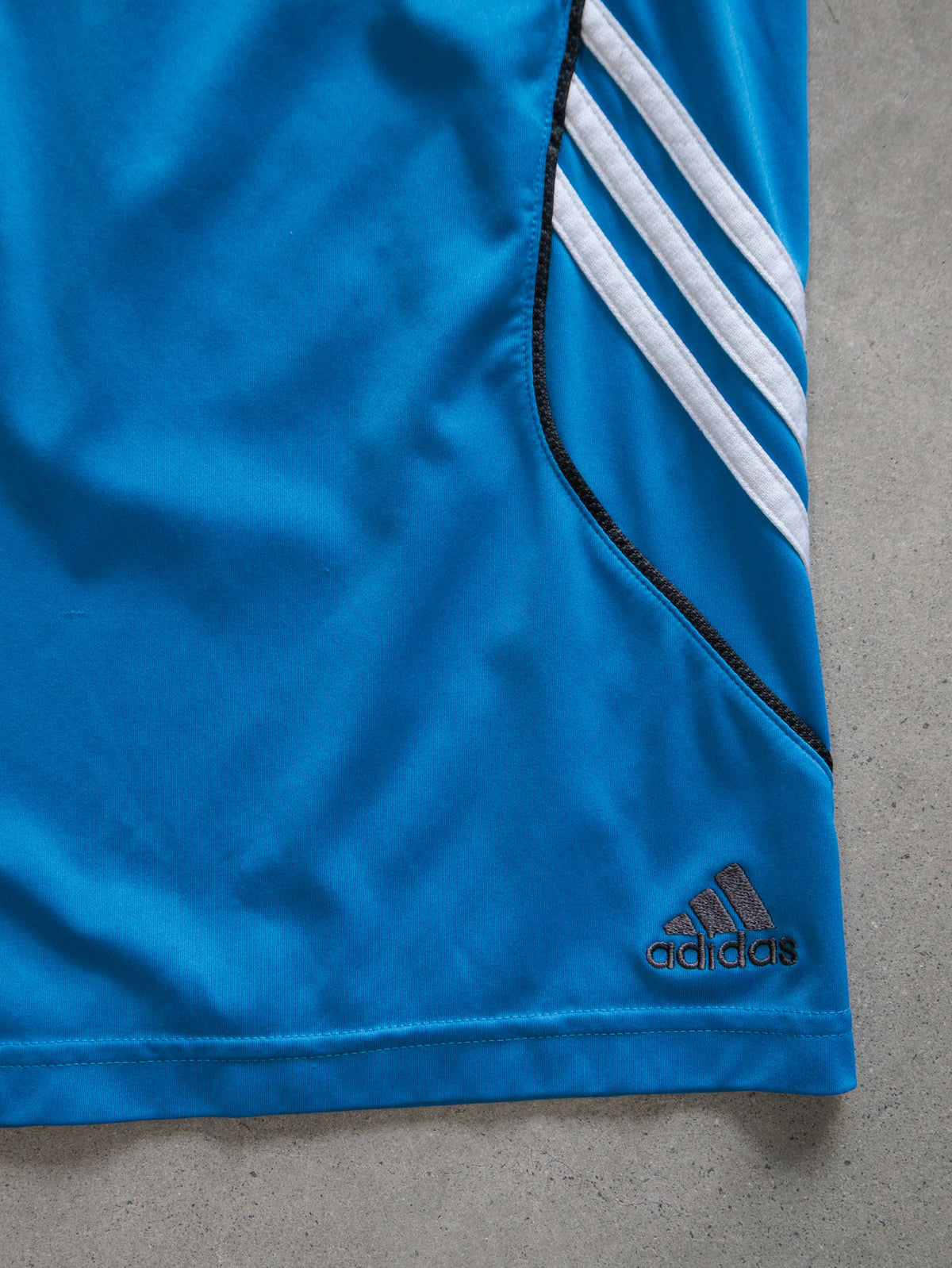 Vintage 00s Blue Adidas Shorts (M)