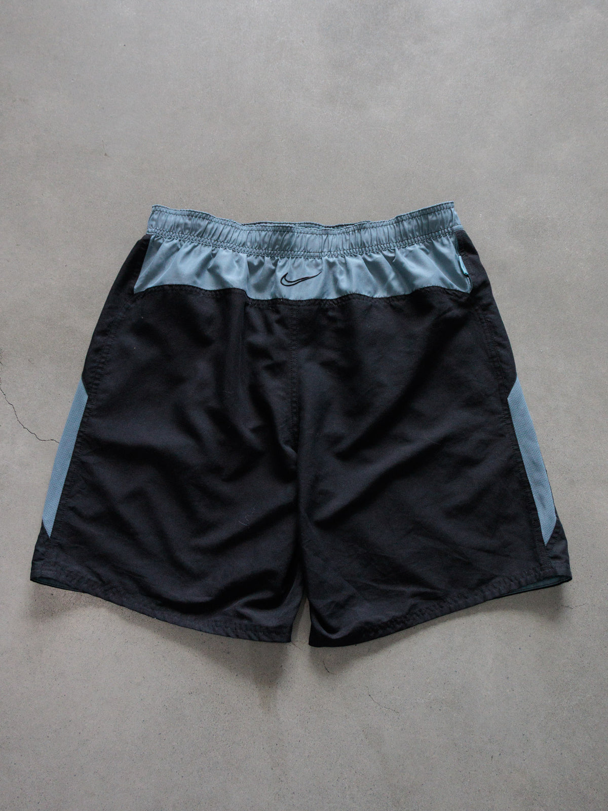 Vintage 00s Black Nike Shorts (L)