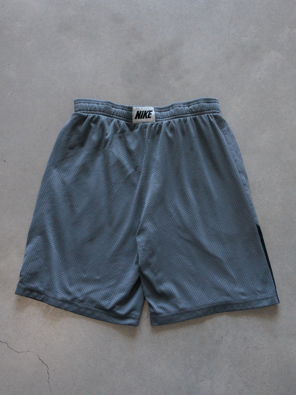 Vintage 00s Grey Nike Mesh Shorts (S)