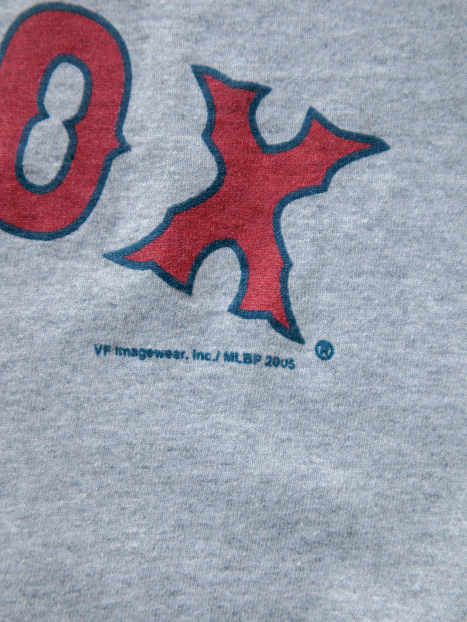 Vintage 2005 Grey & Red Boston Red Sox Raglan Tee (L)