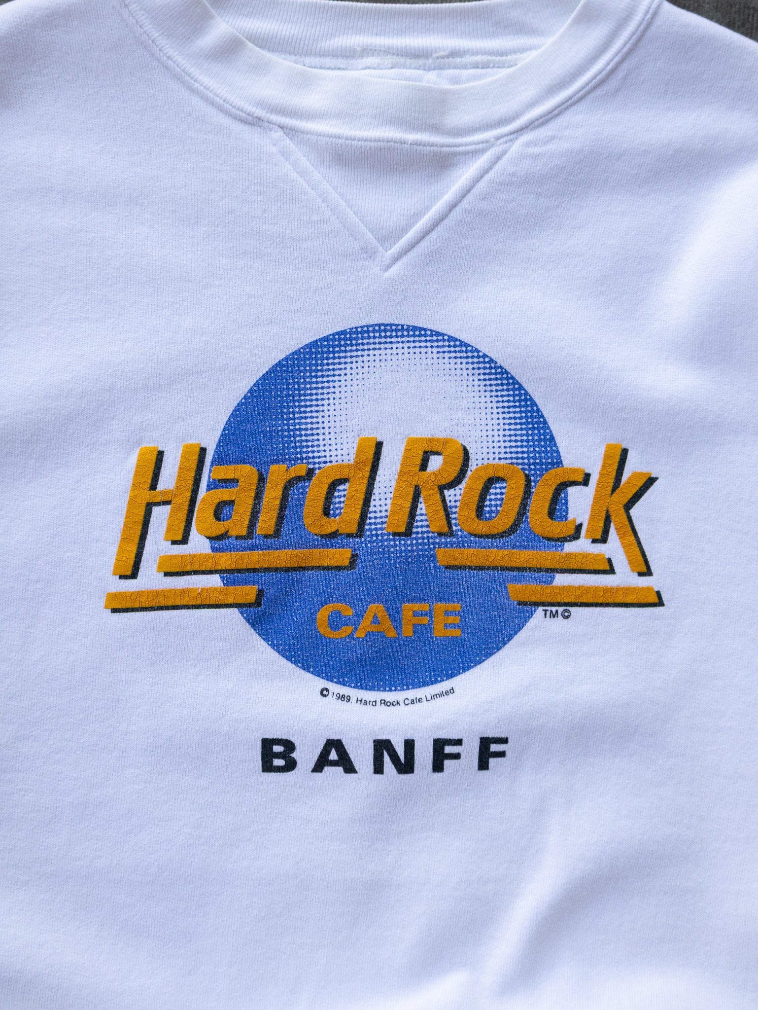 Vintage 1989 White Hard Rock Cafe Banff Canada Crewneck (XL)