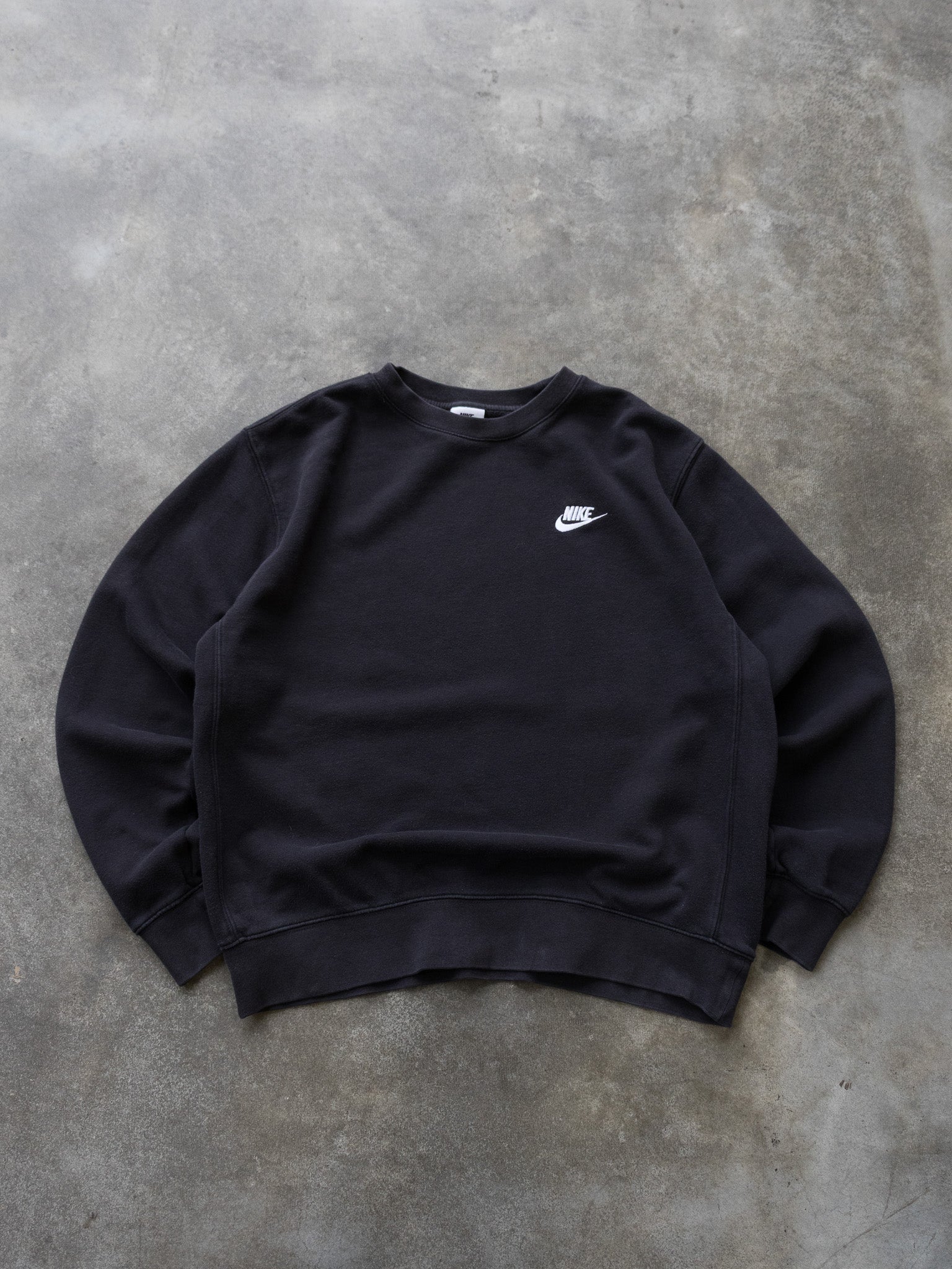 Vintage Black Nike Sweatshirt (M)