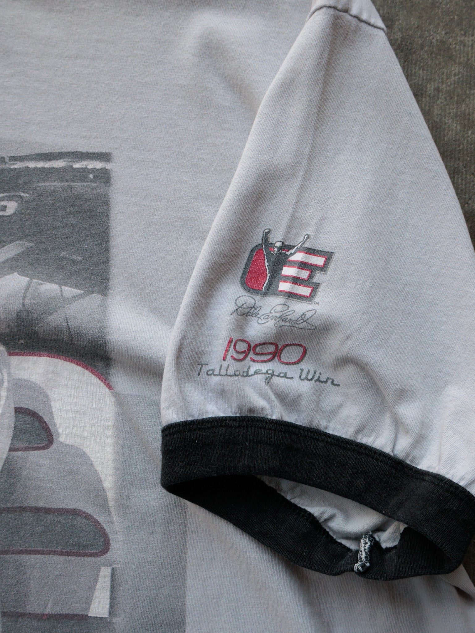 Vintage 00s Grey NASCAR Dale Earnhardt Tee (-)