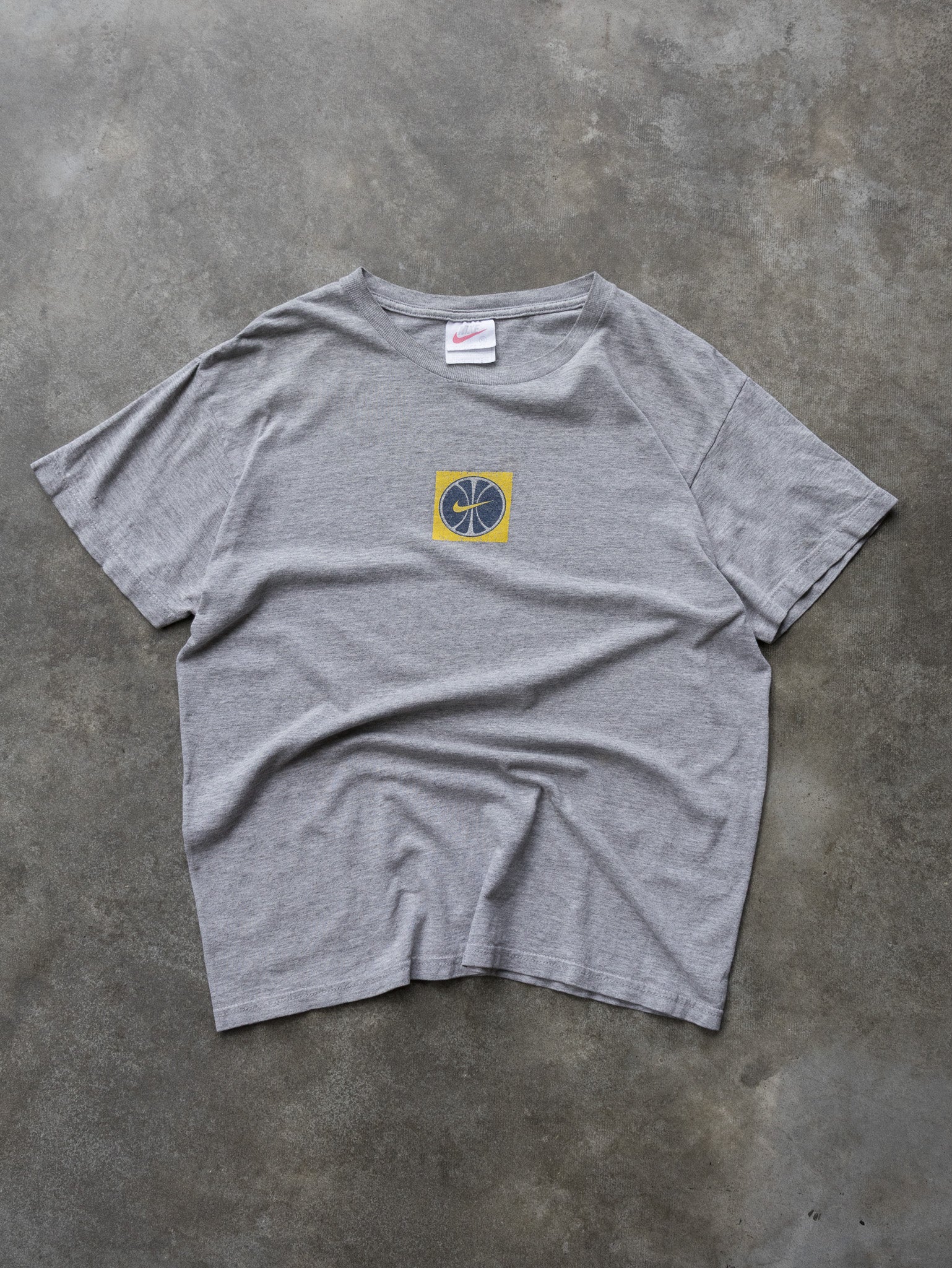 Vintage 00s Grey Nike Basketball Graphic Tee (XL)