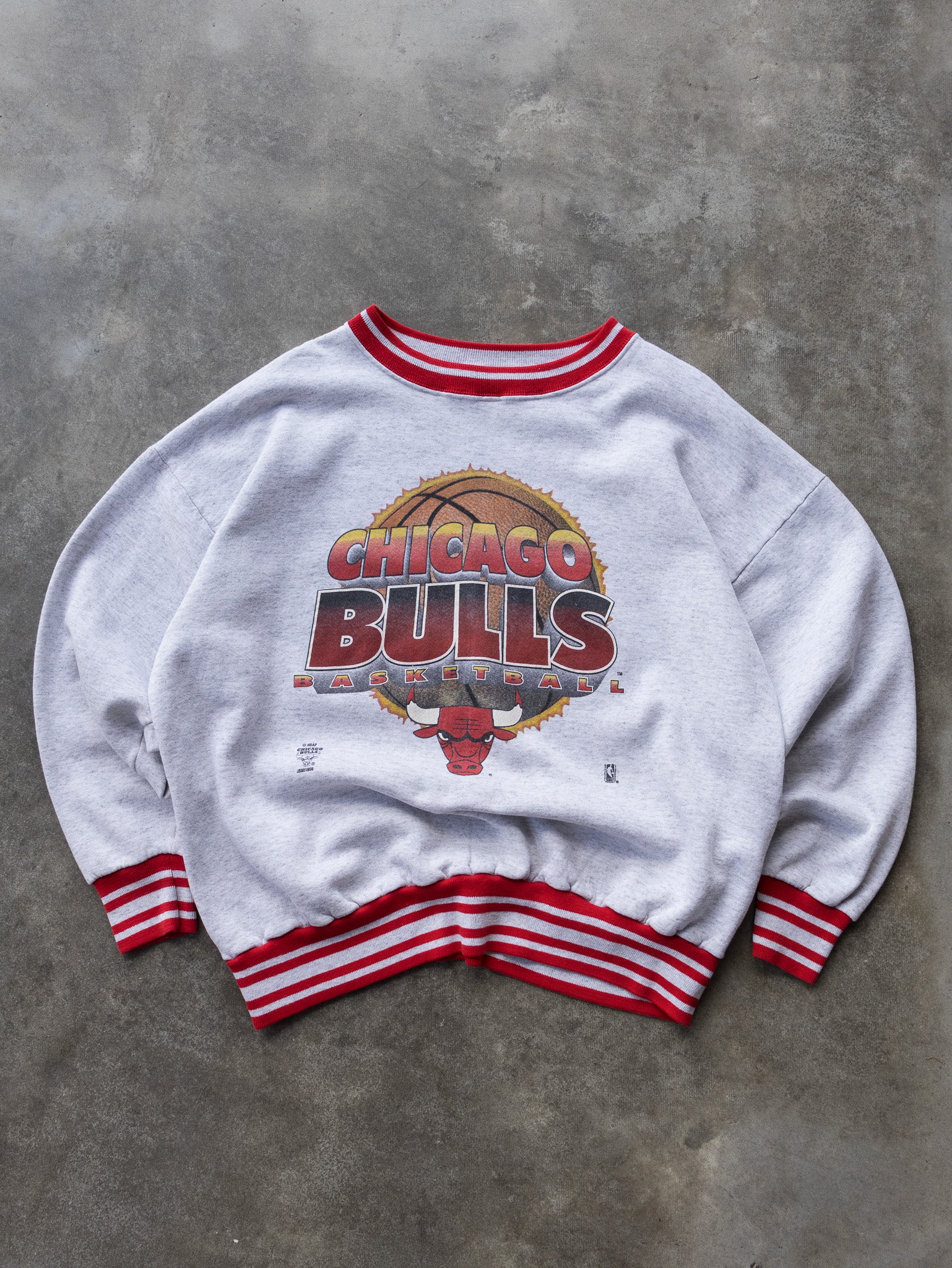 Vintage 90s Grey Chicago Bulls Sweatshirt (XL)