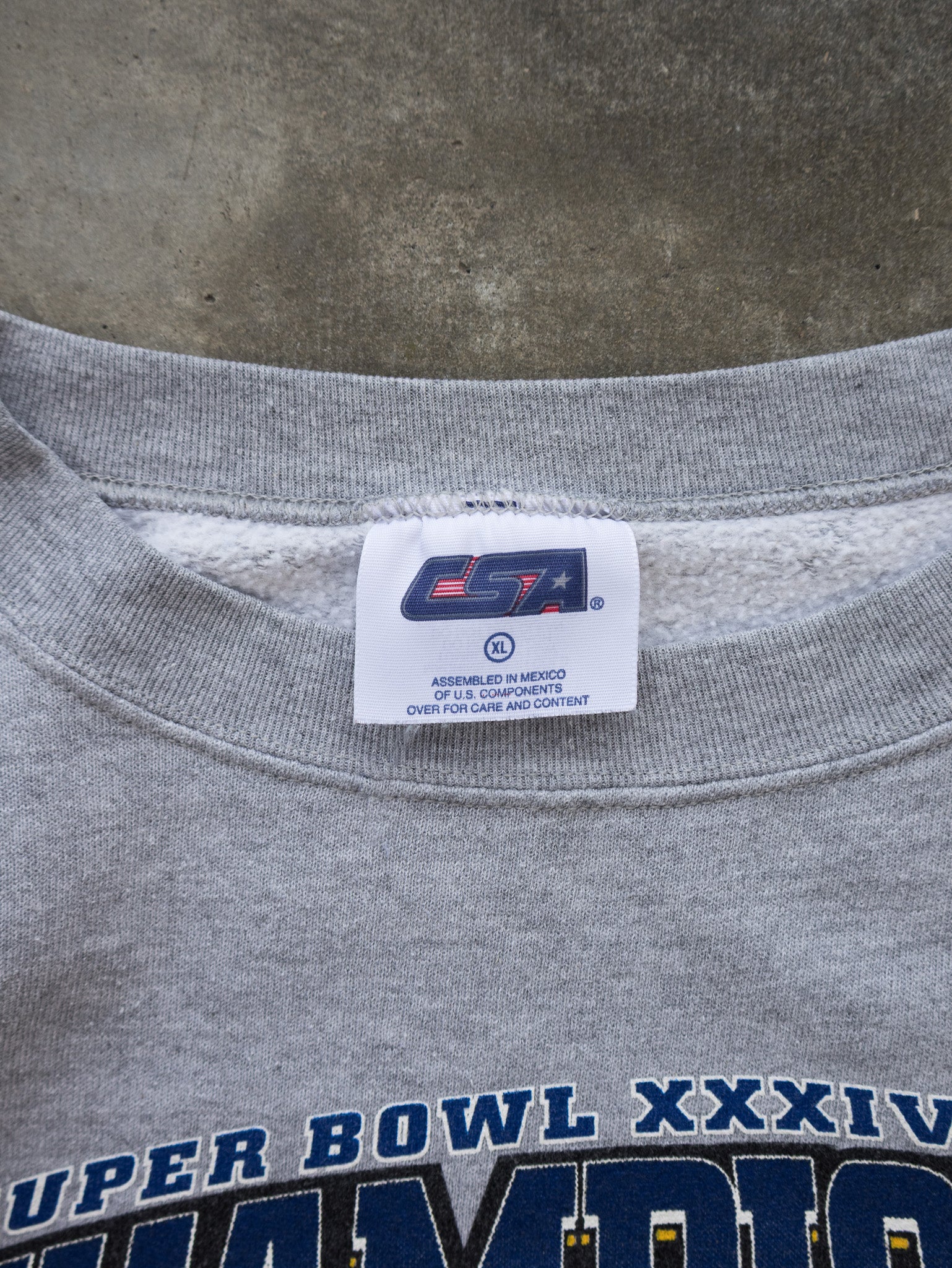 Vintage 2000 St. Louis Rams Super Bowl Champions Sweatshirt (XL)