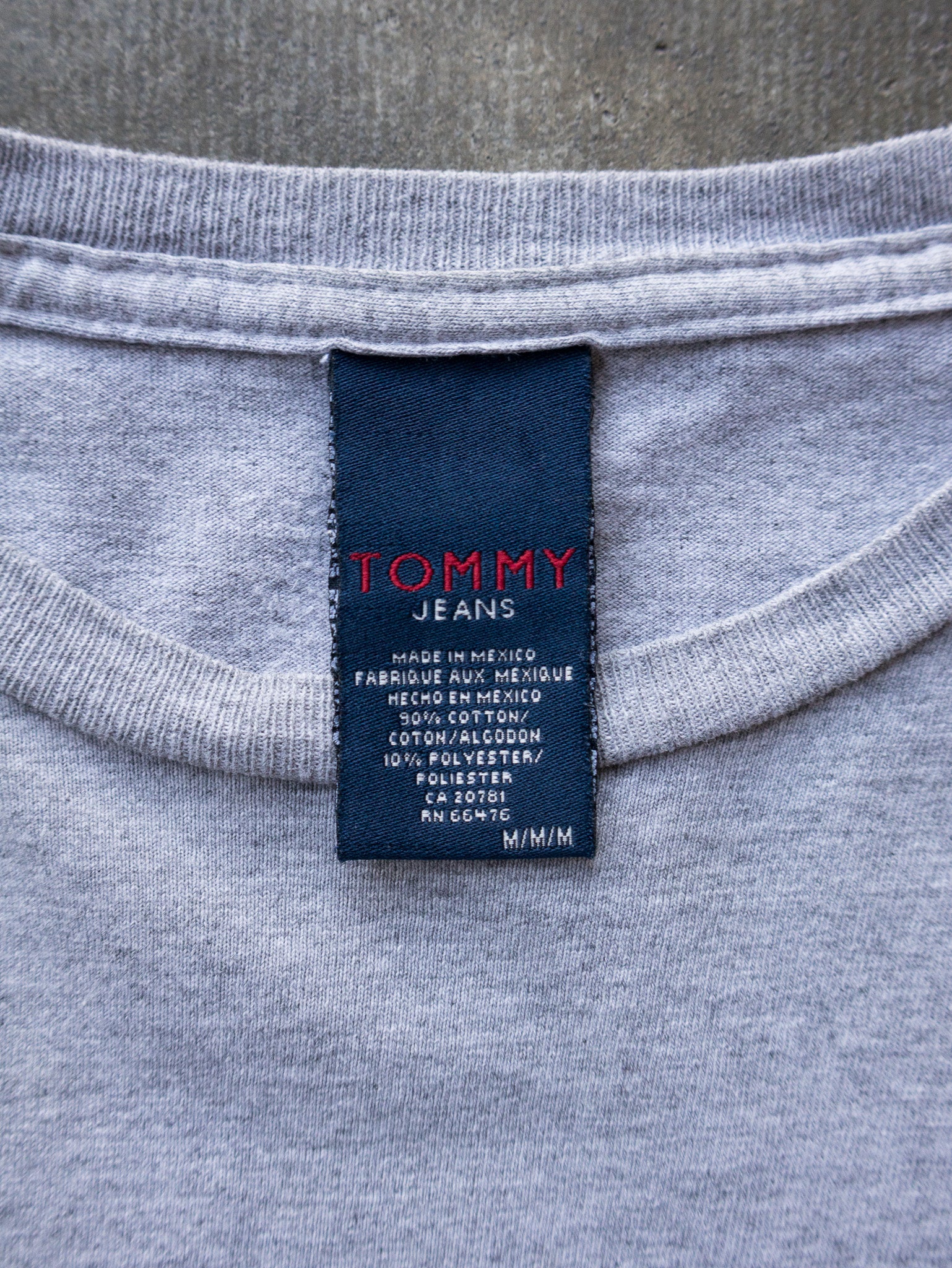 Vintage Grey Tommy Hilfiger Tee (M)