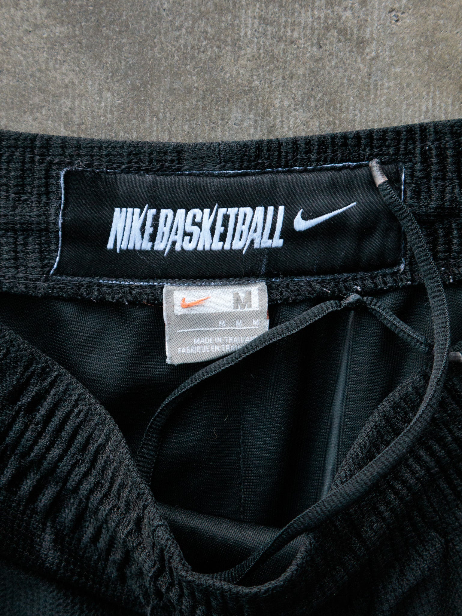 Vintage 00s Black Nike Mesh Shorts (M)