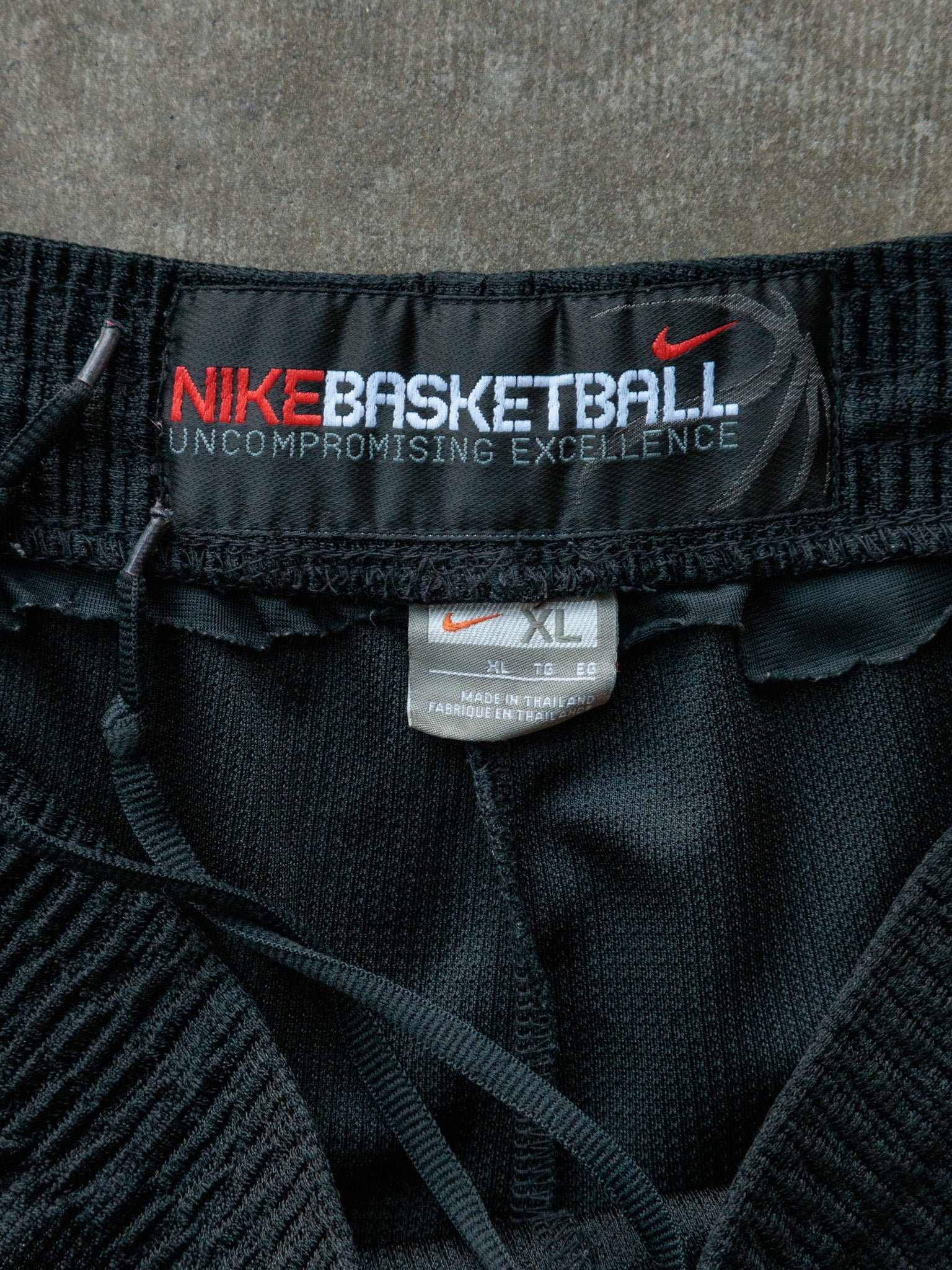 Vintage 00s Black Nike Basketball Shorts (XL)