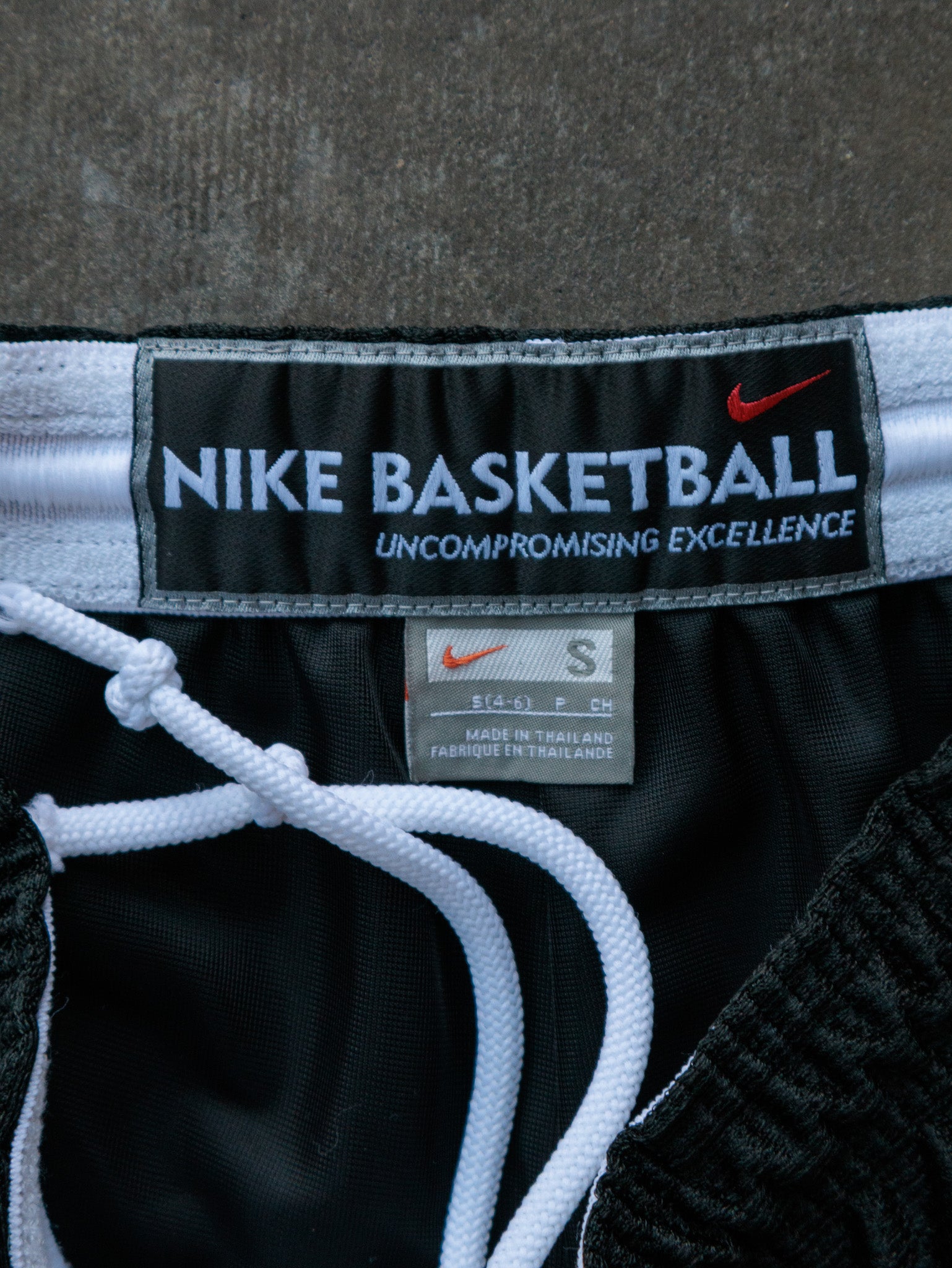 Vintage 00s Black Nike Basketball Shorts (4-6Y)
