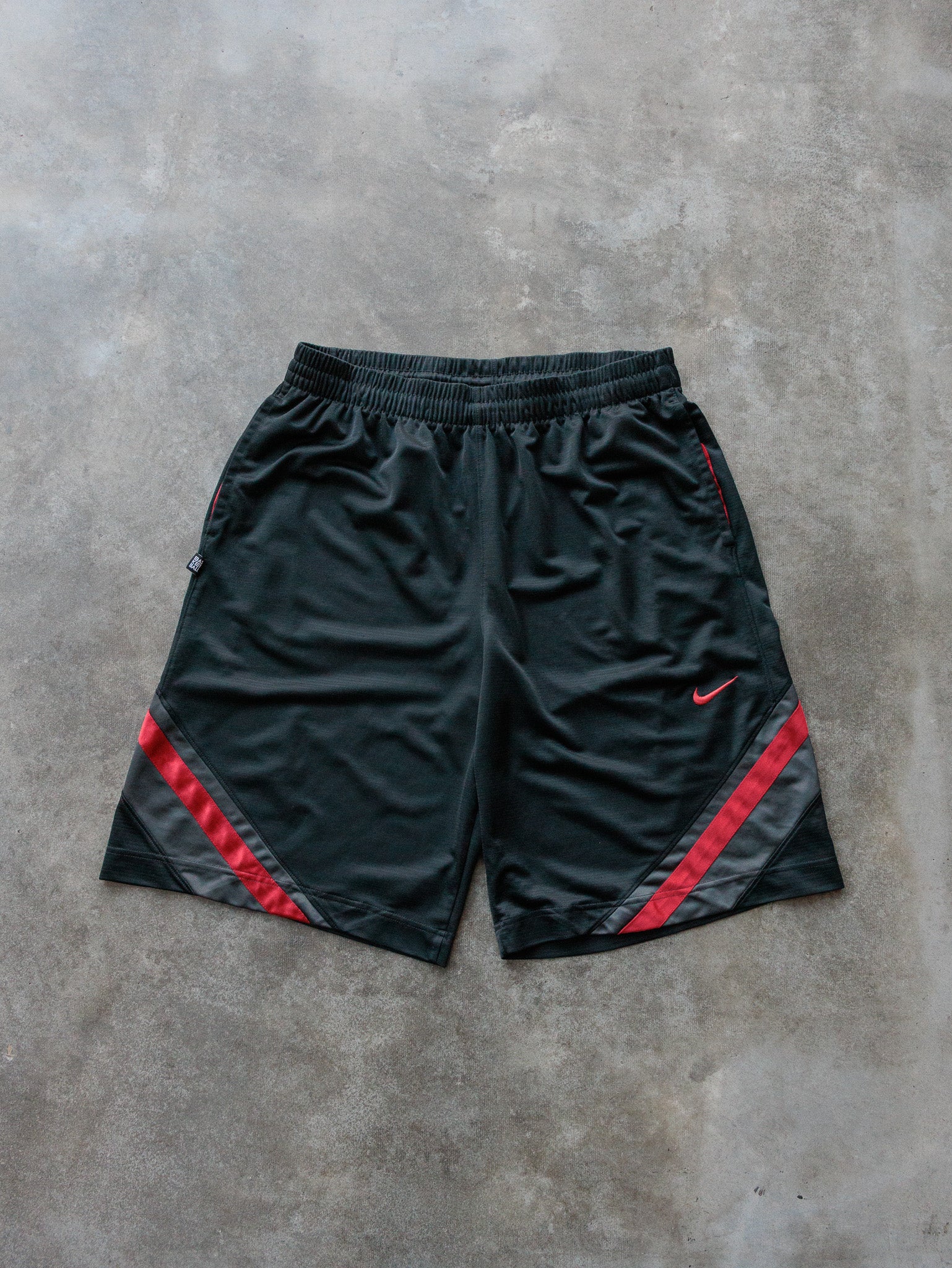 Vintage 00s Black Nike Basketball Shorts (XL)