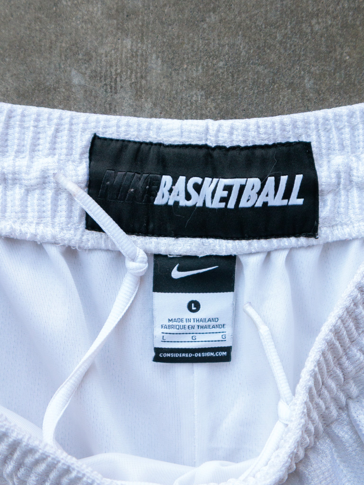 Vintage 00s White Nike Basketball Shorts (L)