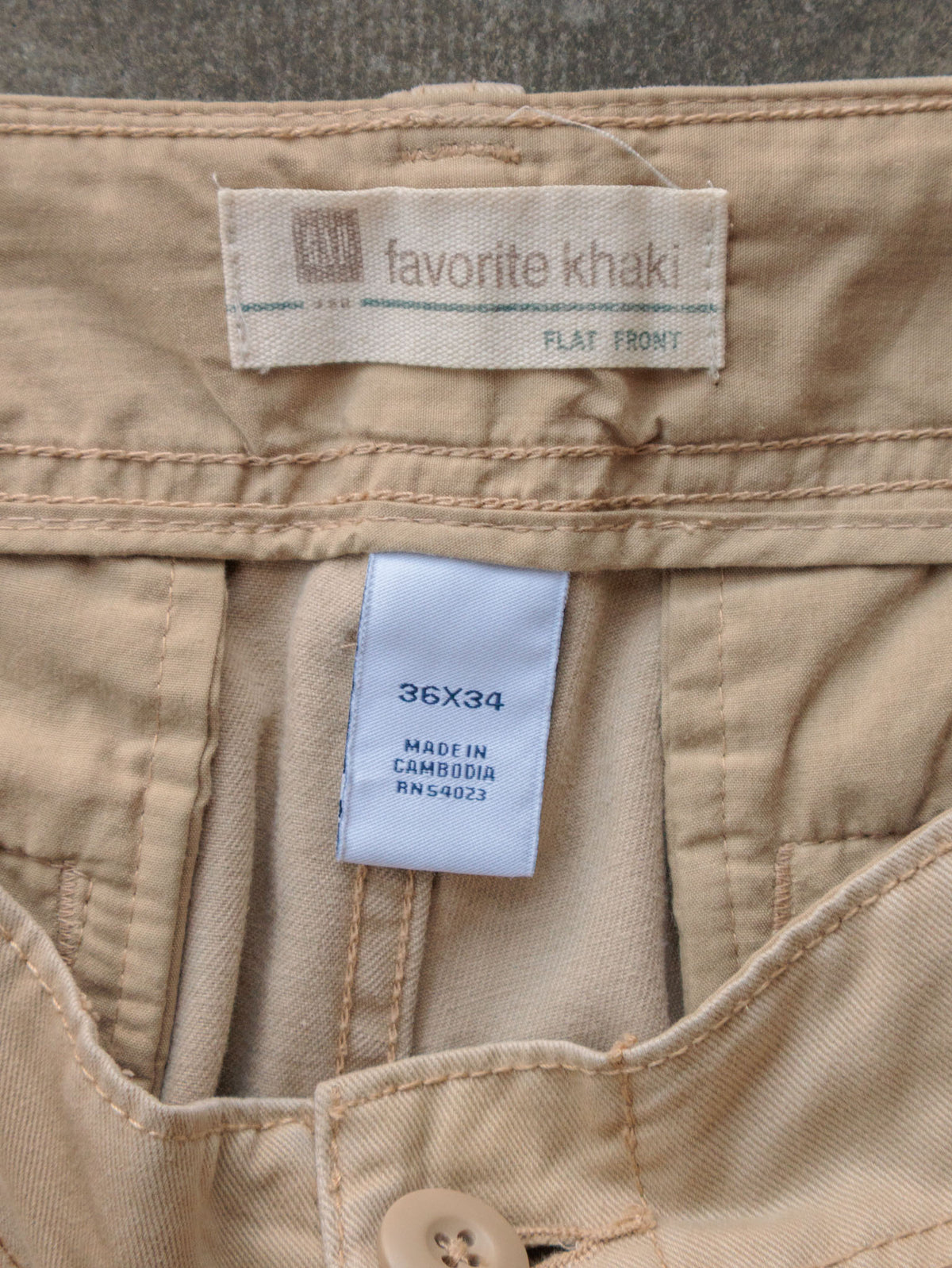 Vintage 00s Beige GAP Pants (W36)