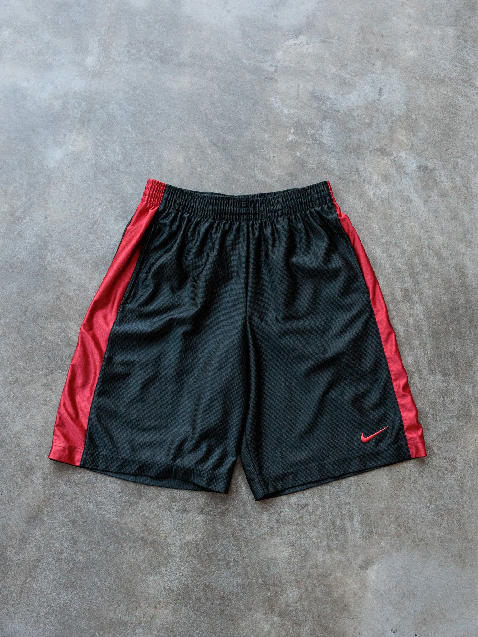Vintage 00s Black Nike Basketball Shorts (M)