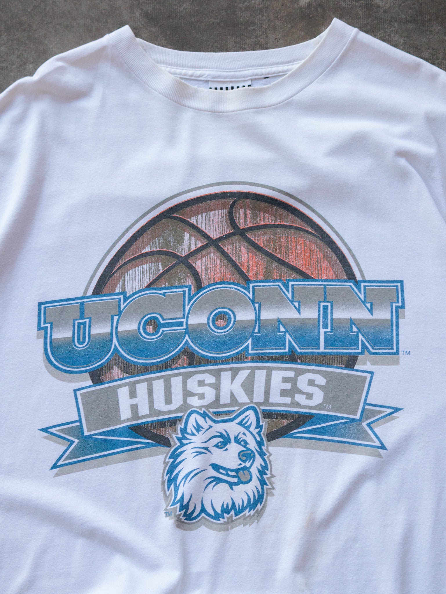 Vintage 90s White UConn Huskies Tee (XL)