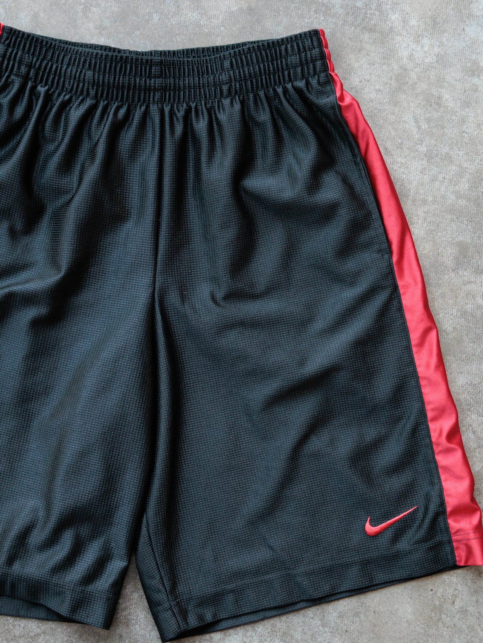 Vintage 00s Black Nike Basketball Shorts (M)