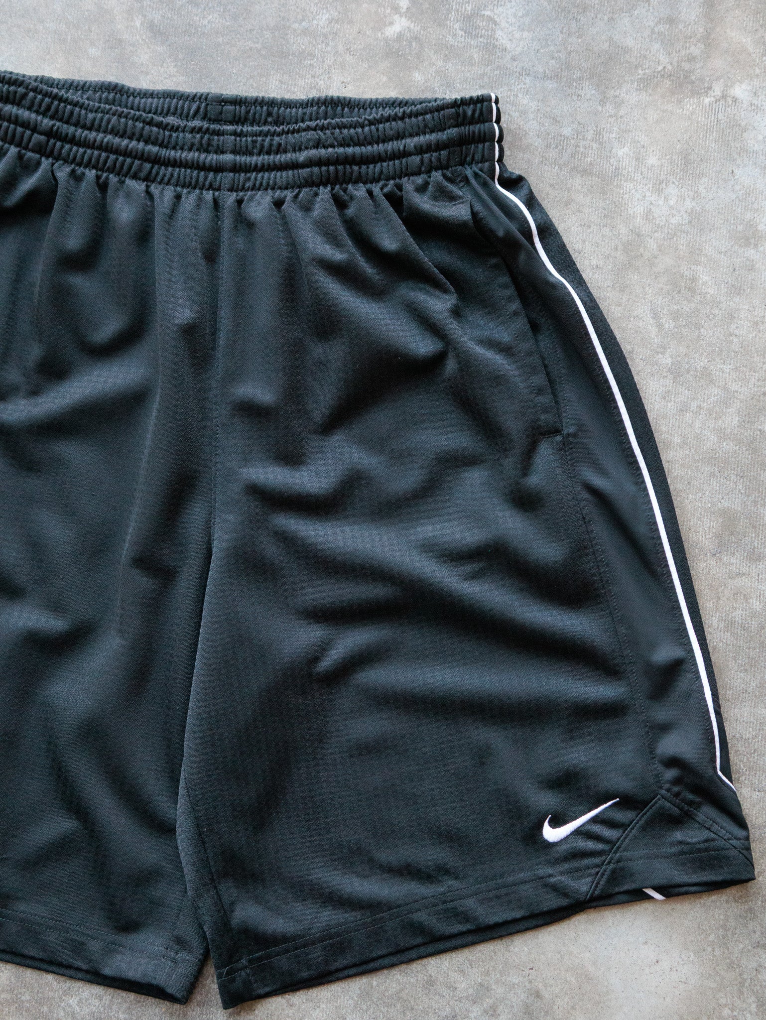 Vintage 00s Black Nike Shorts (M)