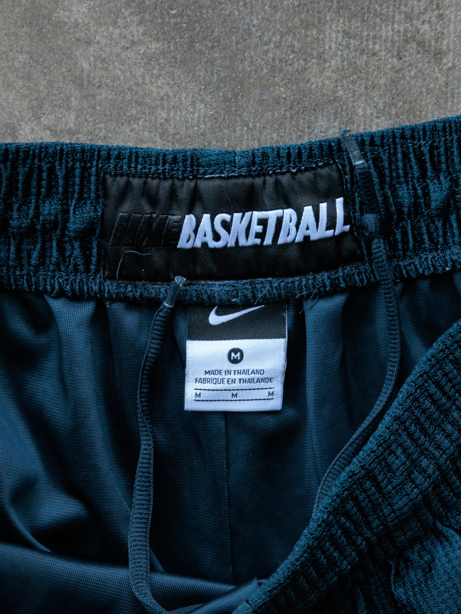 Vintage 00s Green Nike Basketball Shorts (M)