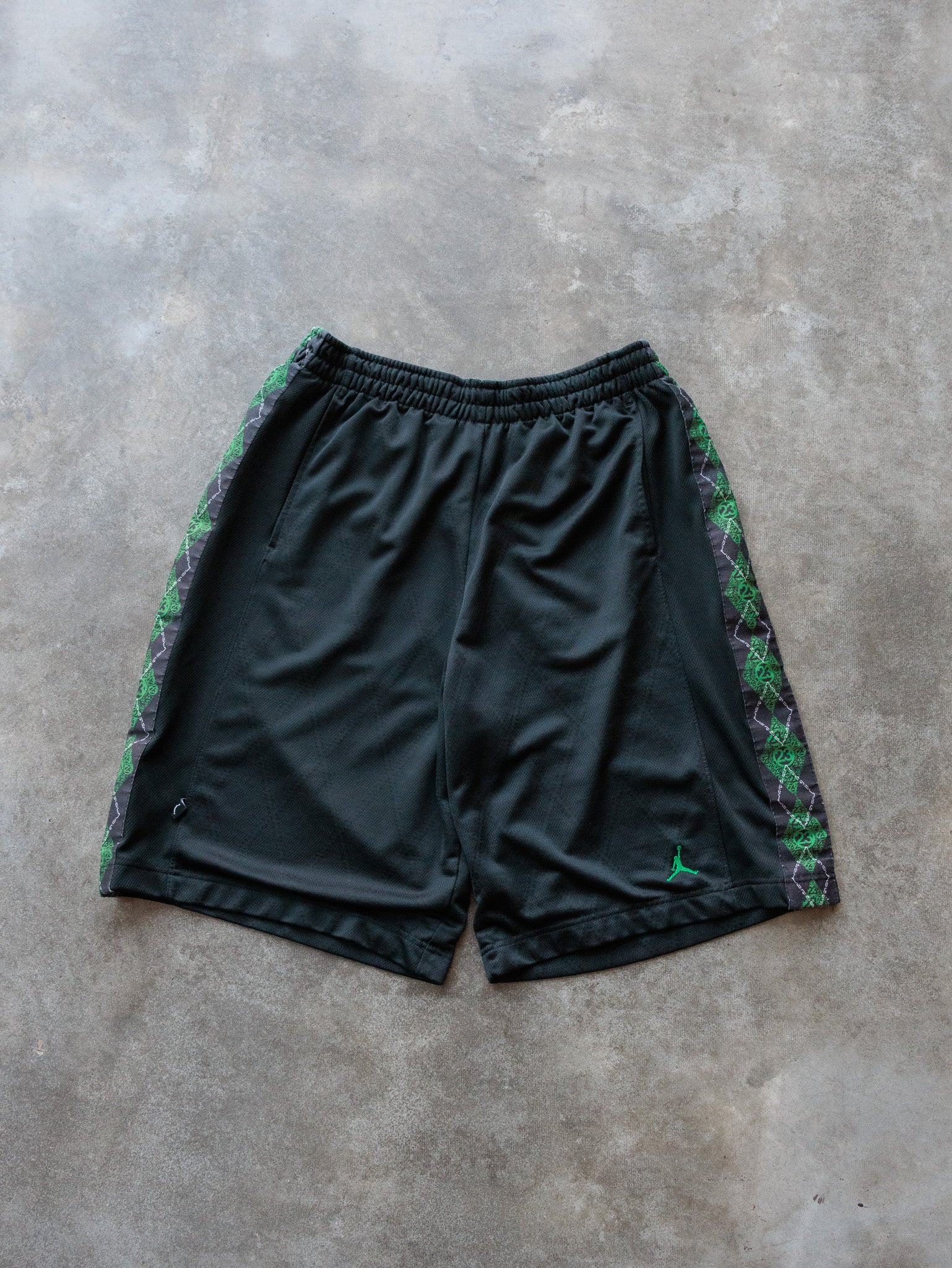 Vintage 00s Black Jordan Basketball Shorts (L)