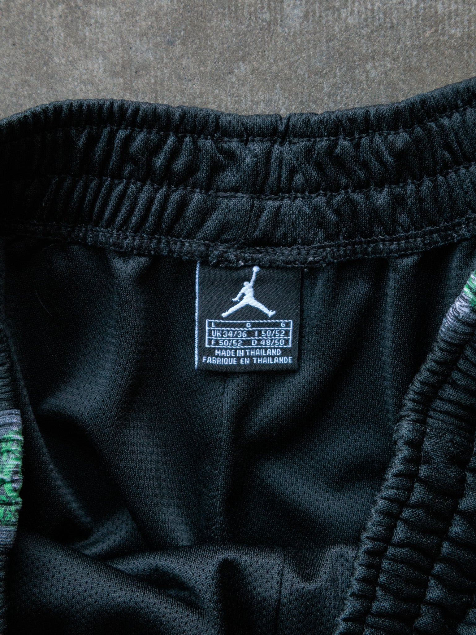 Vintage 00s Black Jordan Basketball Shorts (L)