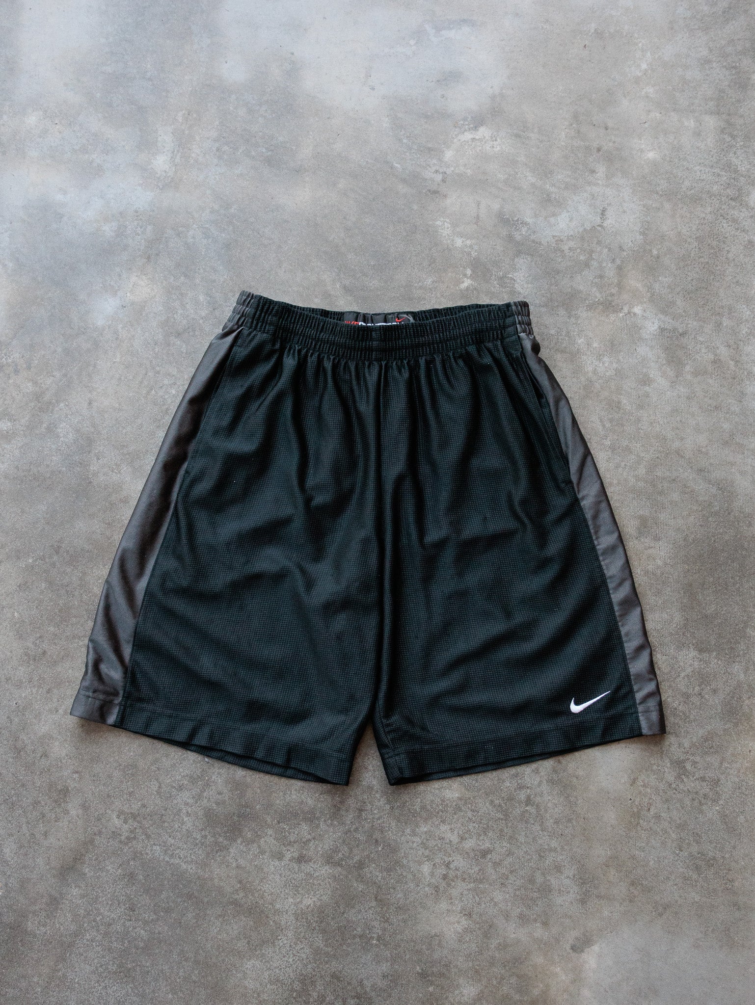 Vintage Black Nike Basketball Shorts (L)