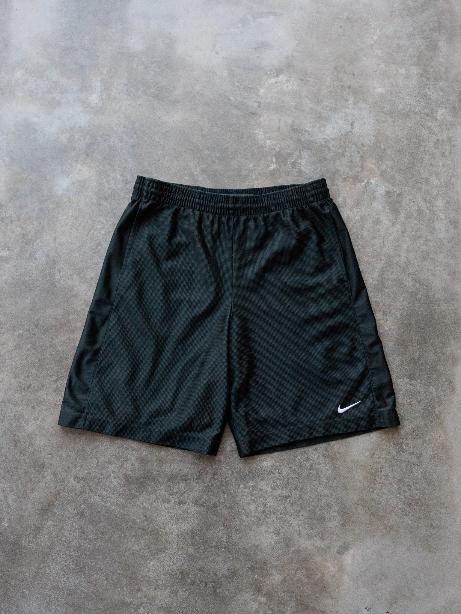 Black Nike Basketball Shorts (L)
