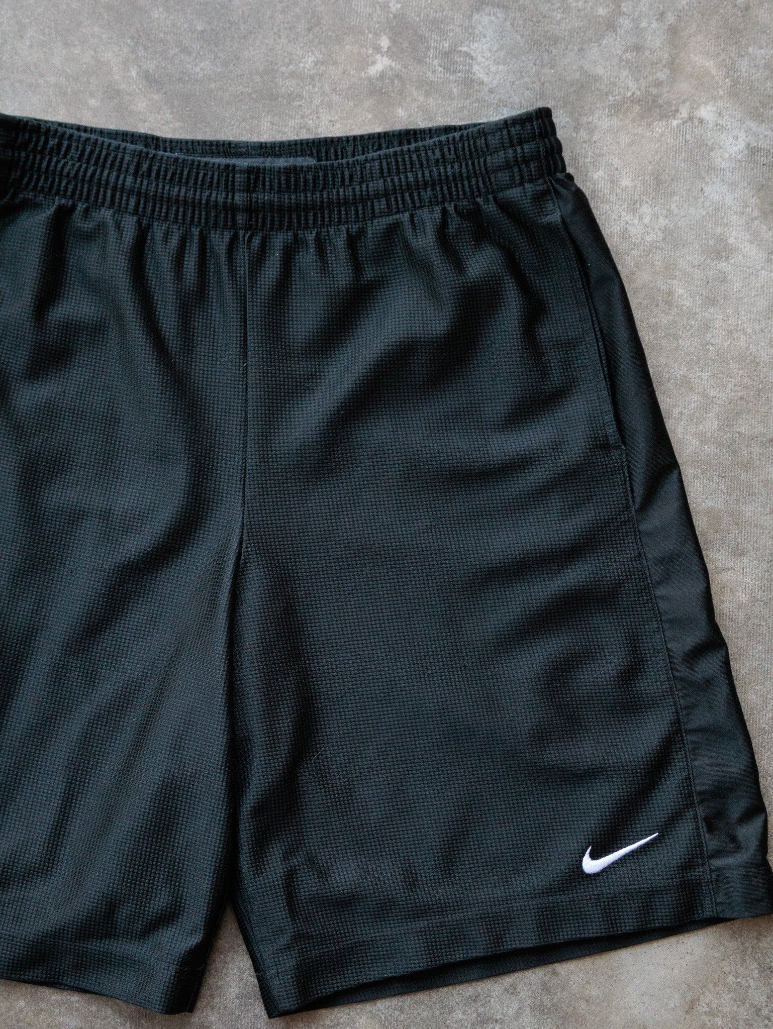 Black Nike Basketball Shorts (L)
