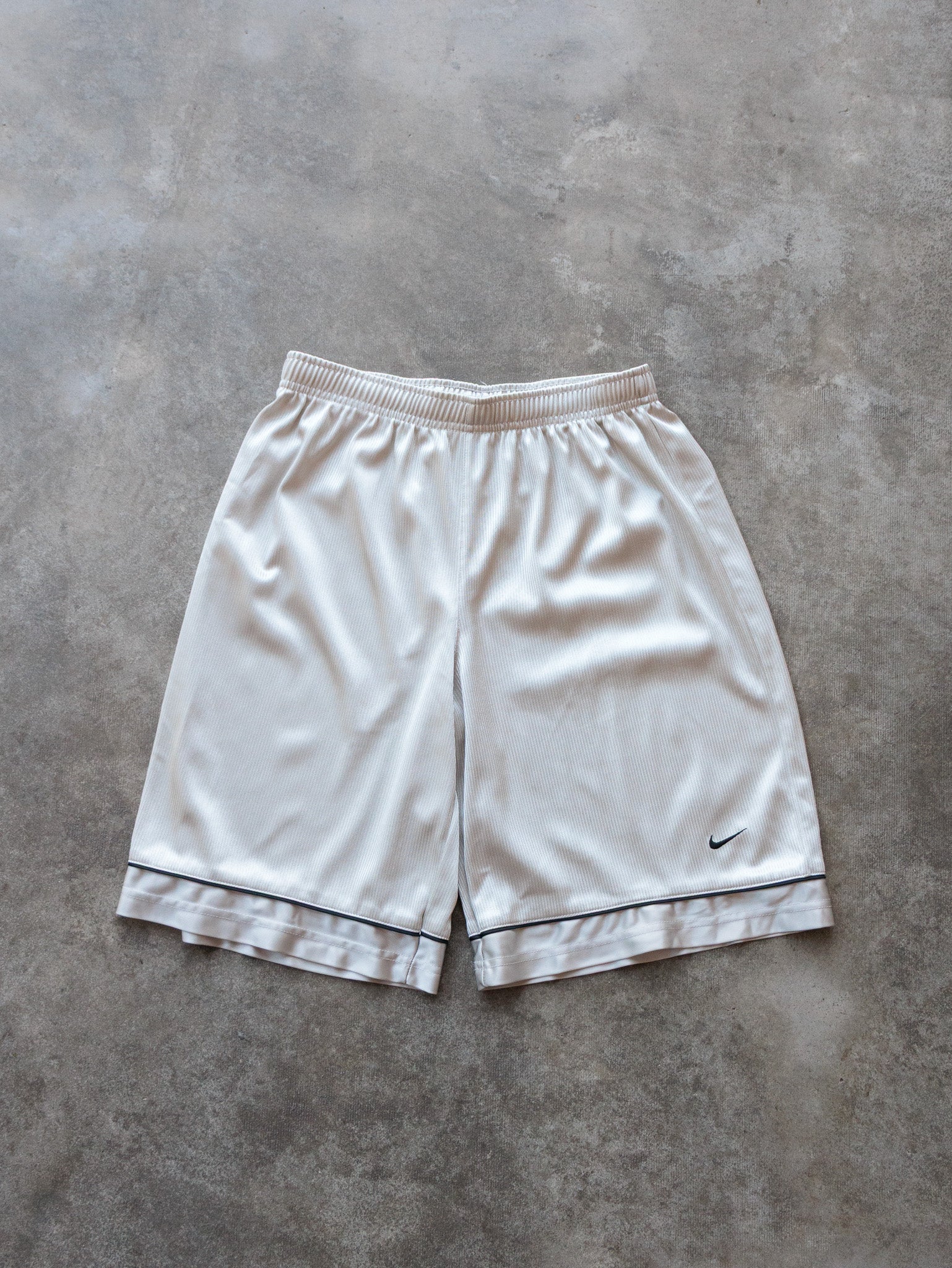 Vintage 00s White Nike Shorts (XL)