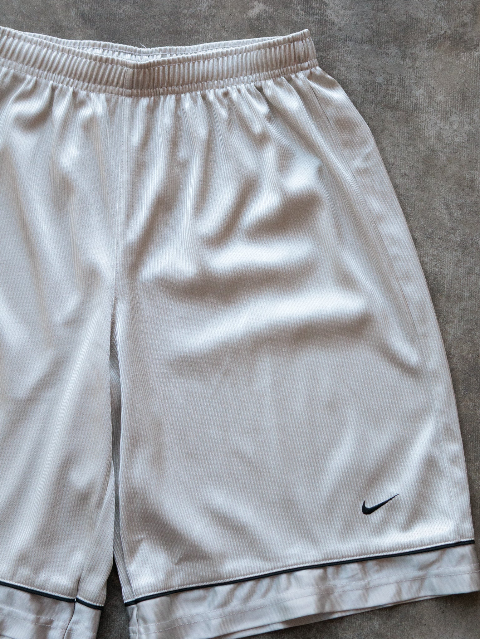 Vintage 00s White Nike Shorts (XL)