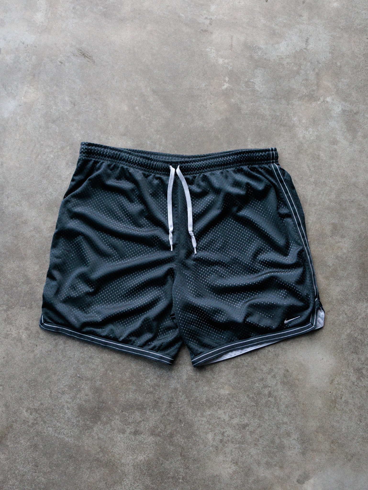 Vintage Black Nike Mesh Shorts (M)