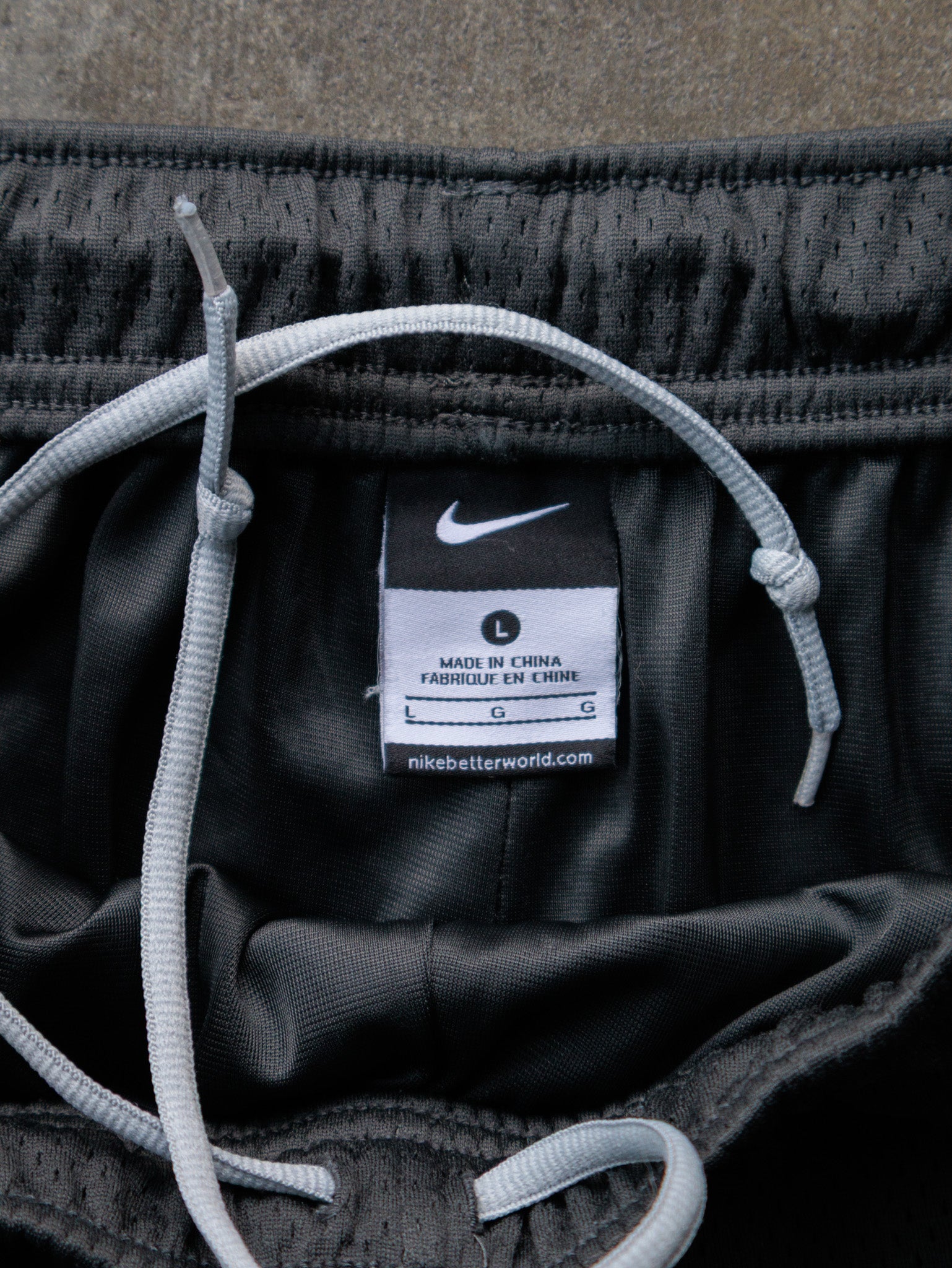 Vintage 00s Black Nike Mesh Shorts (L)