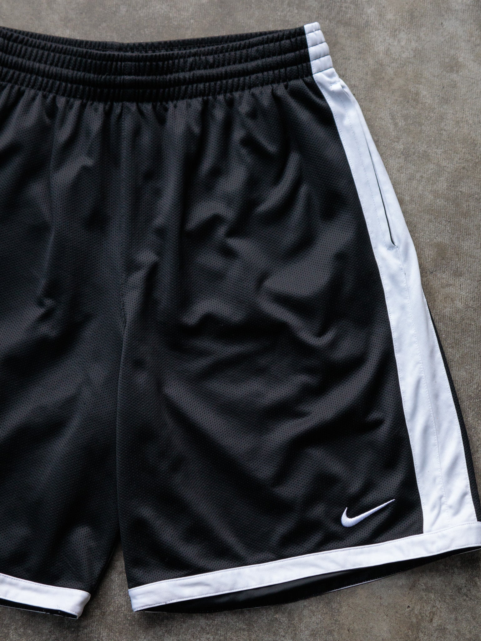 Vintage Black Nike Mesh Shorts (L)