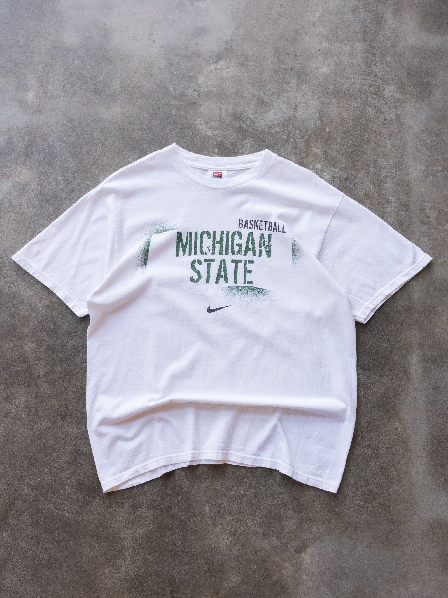 Vintage 00s White Nike Michigan Basketball Tee (L)