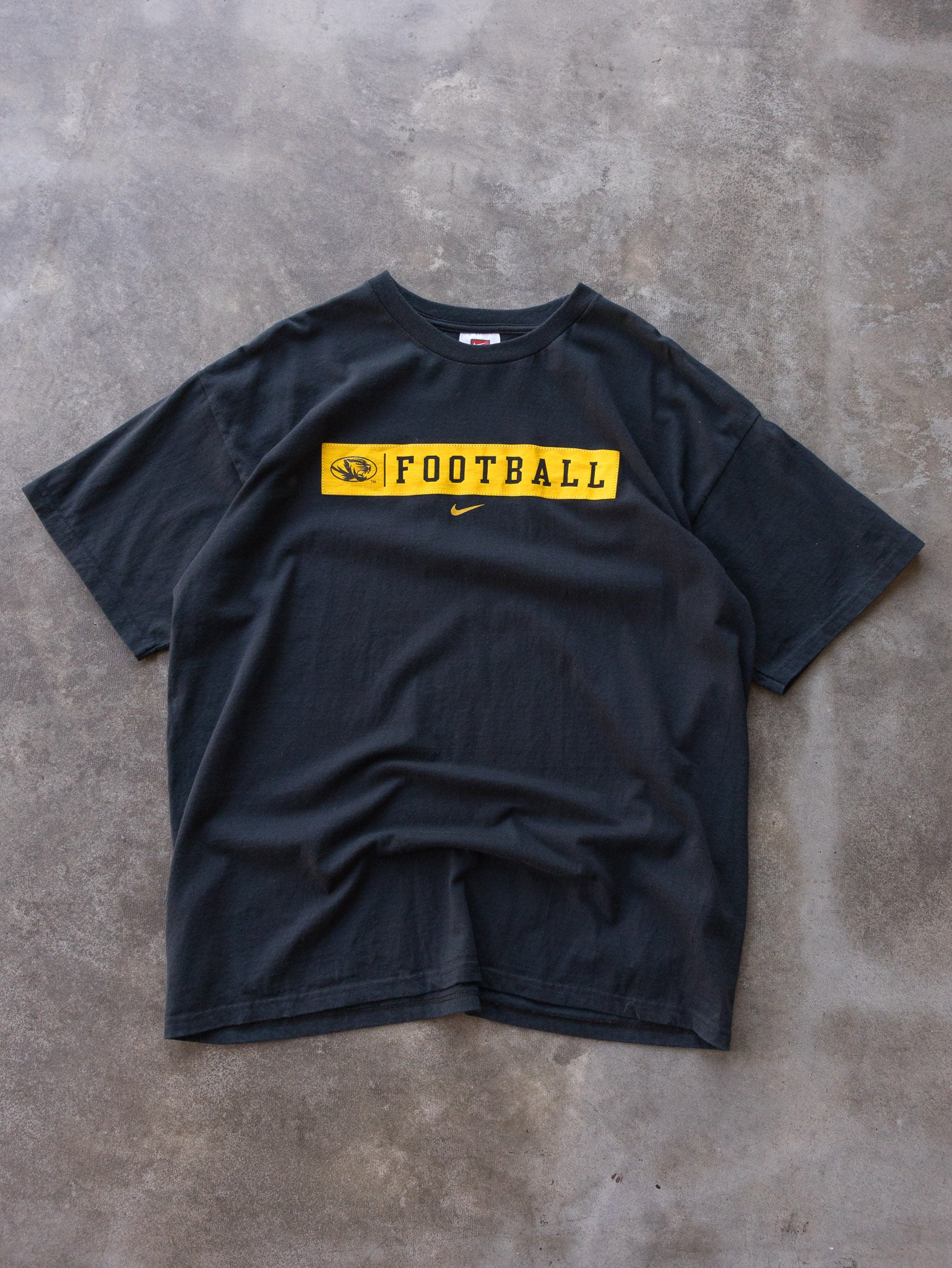 Vintage 00s Black Nike Missouri Football Tee (XL)