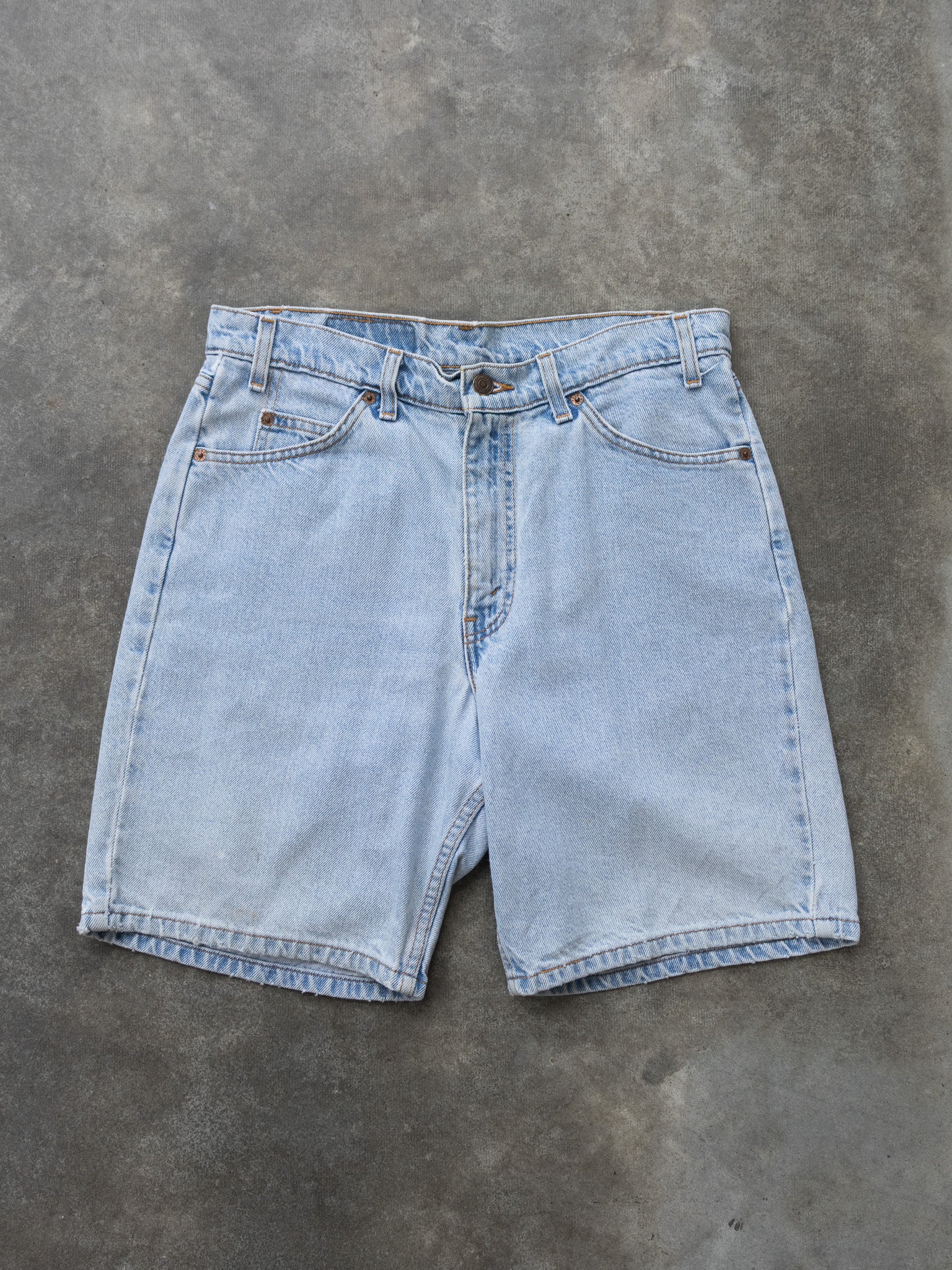 Vintage Light Wash Levi’s 550 Denim Jorts (W33)