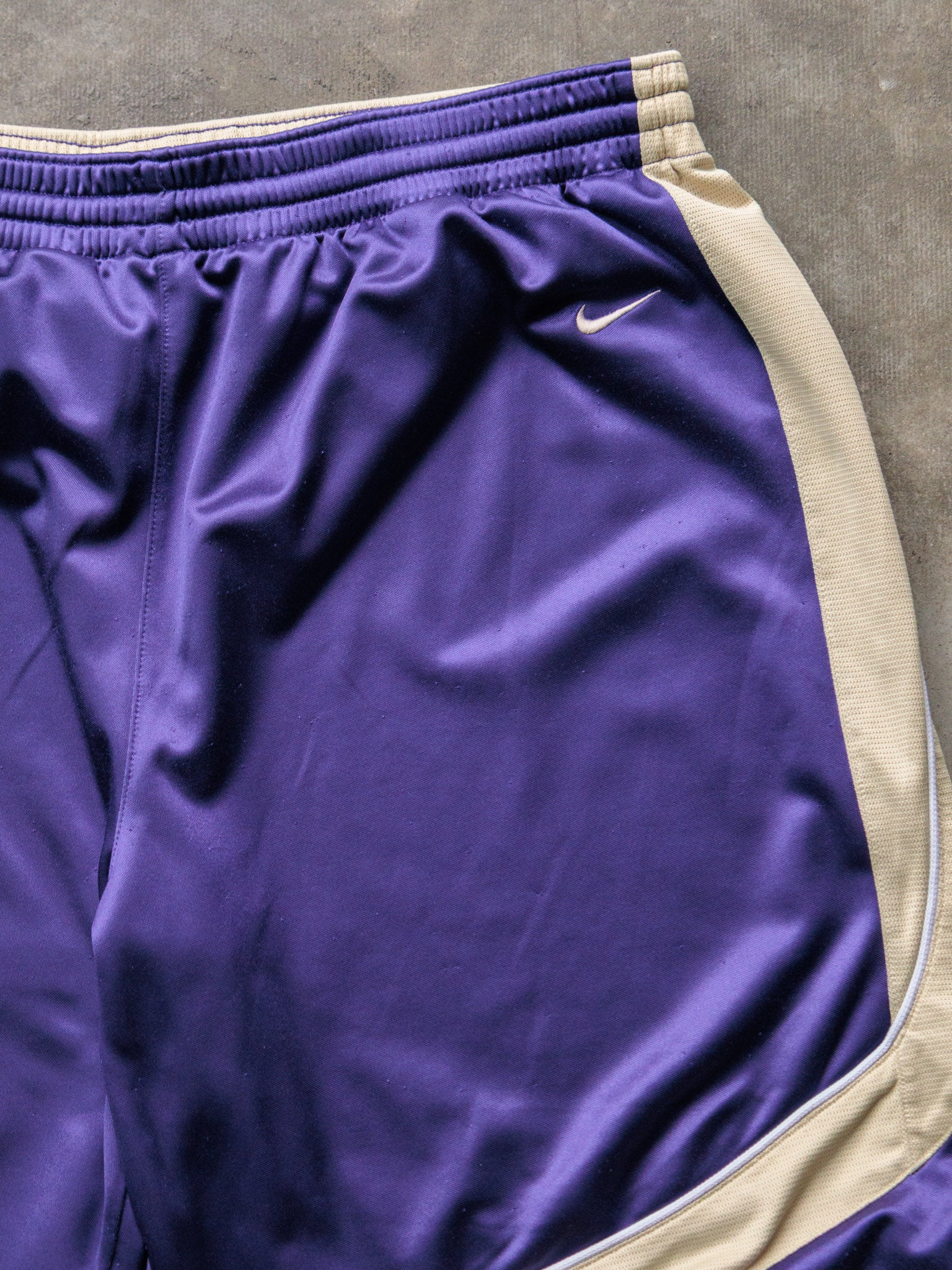 Vintage 00s Purple Washington Nike Basketball Shorts (L)