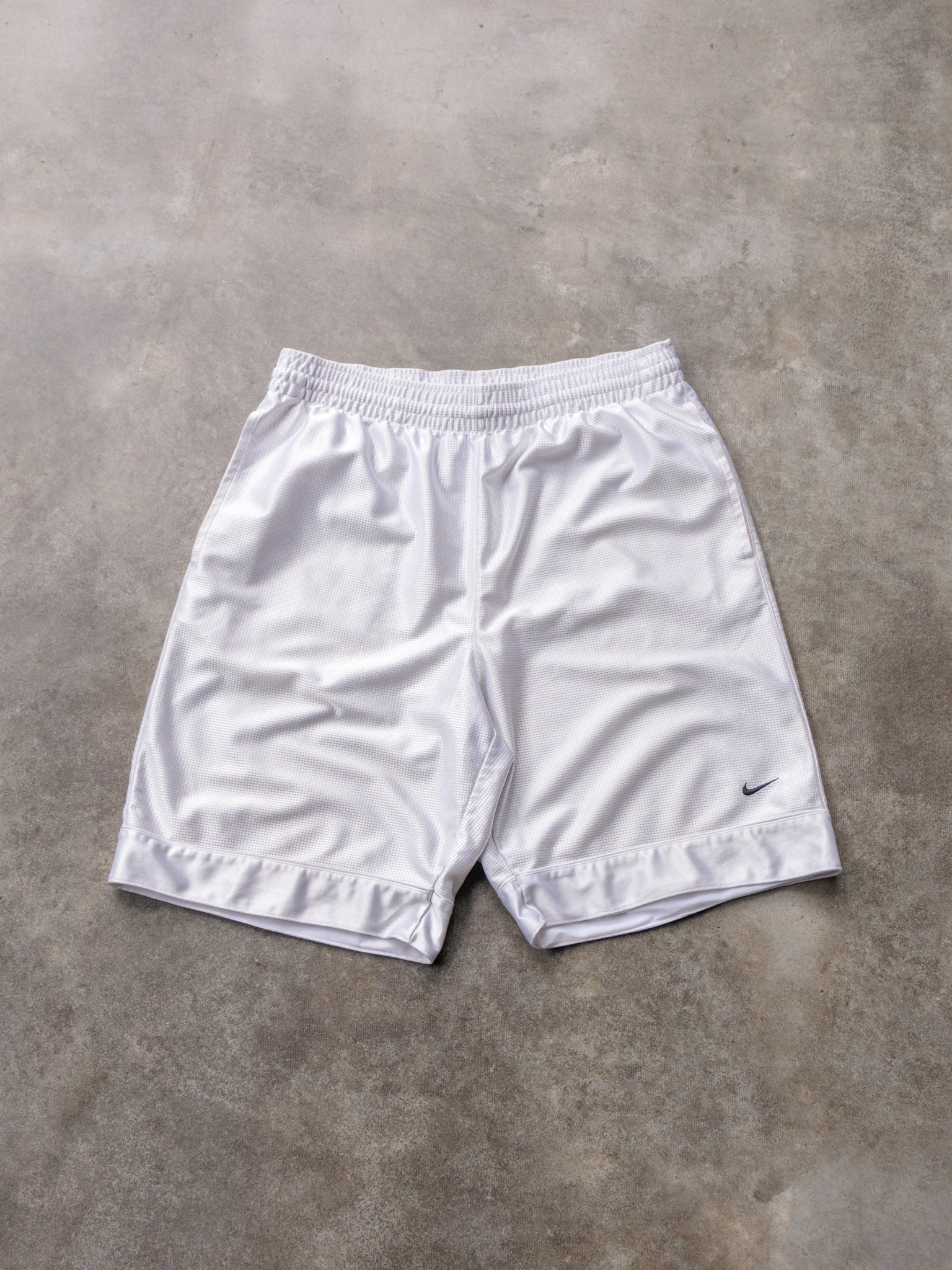 Vintage 00s White Nike Shorts (M)