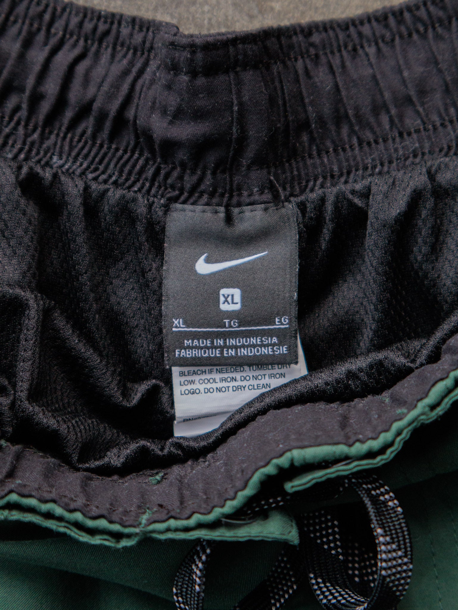 Vintage 00s Green Nike Shorts (XL)