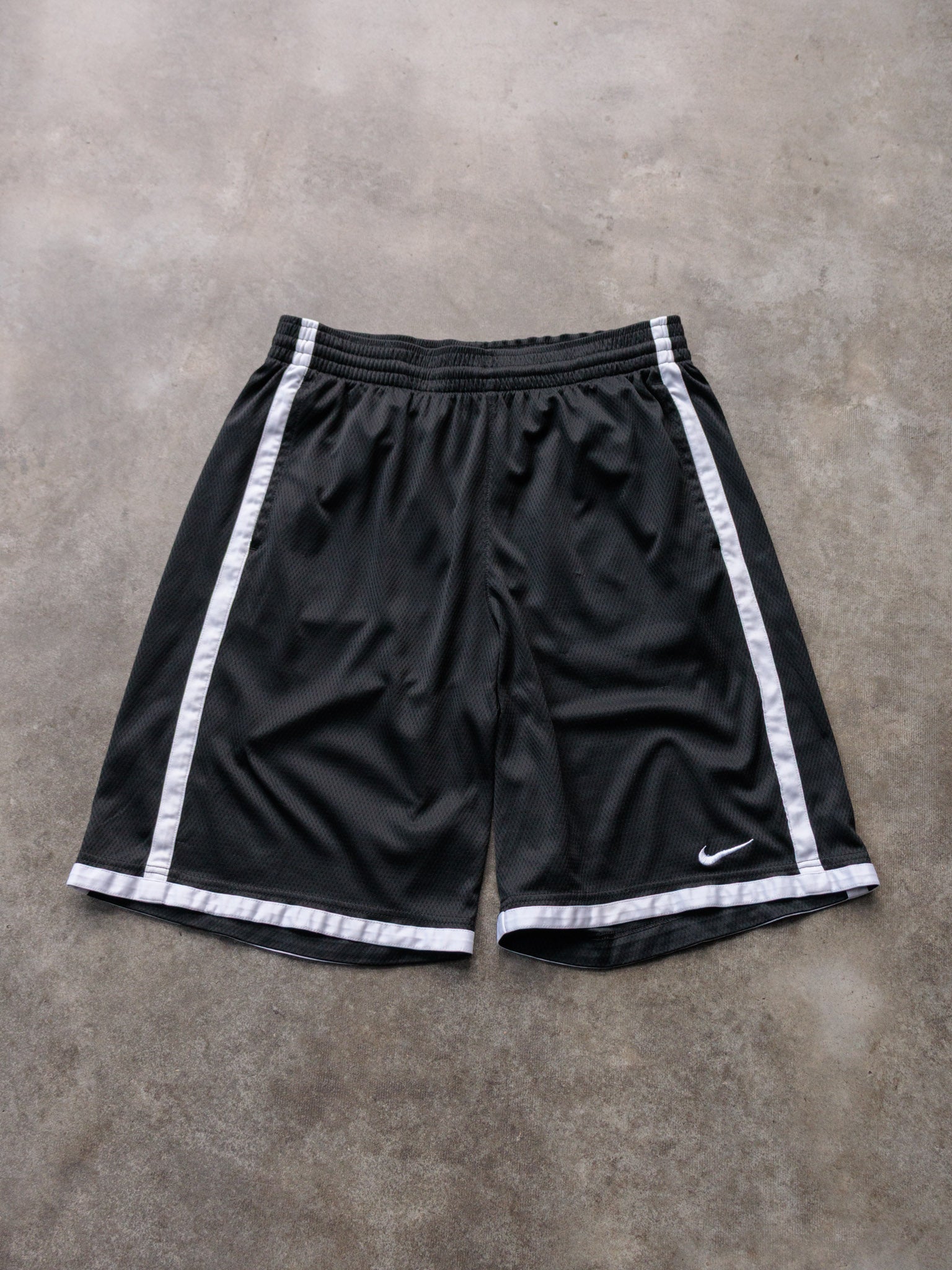 Vintage Black Nike Basketball Shorts (L)