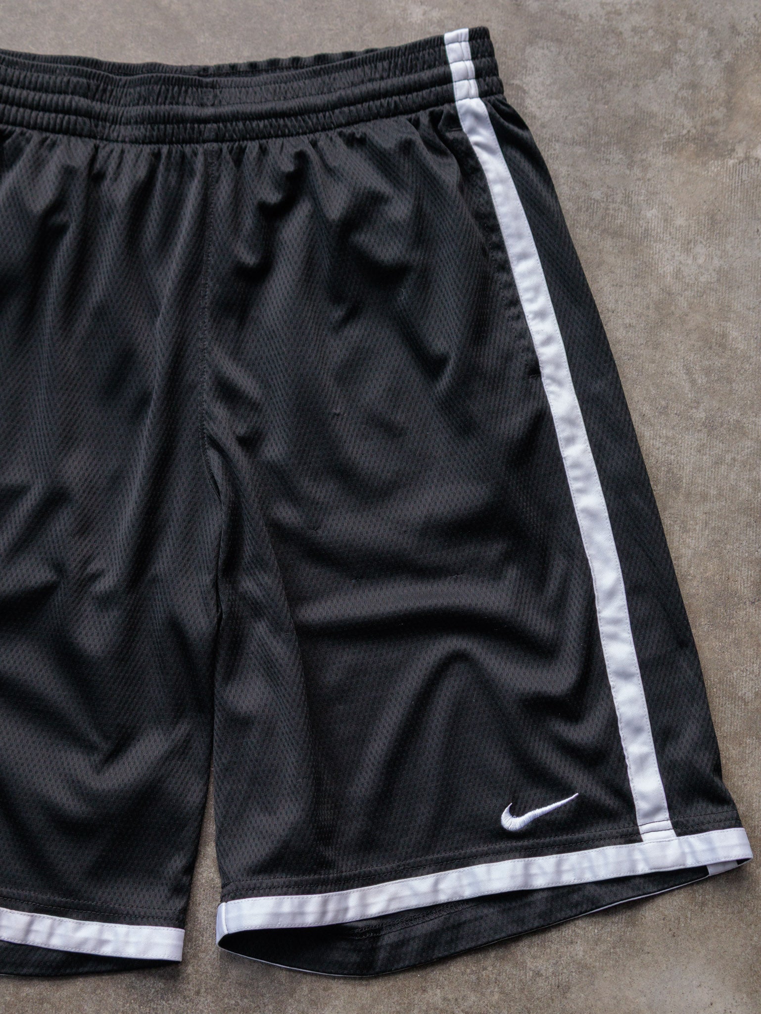 Vintage Black Nike Basketball Shorts (L)